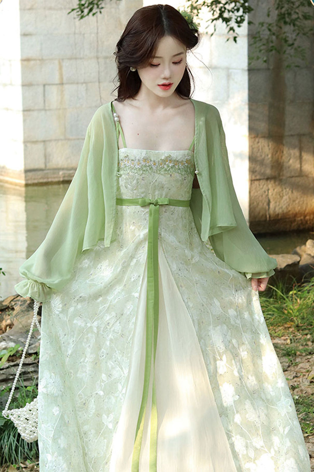 Modern Hanfu in White and Green with New Chinese Style - fenglingmuyu 风铃木语