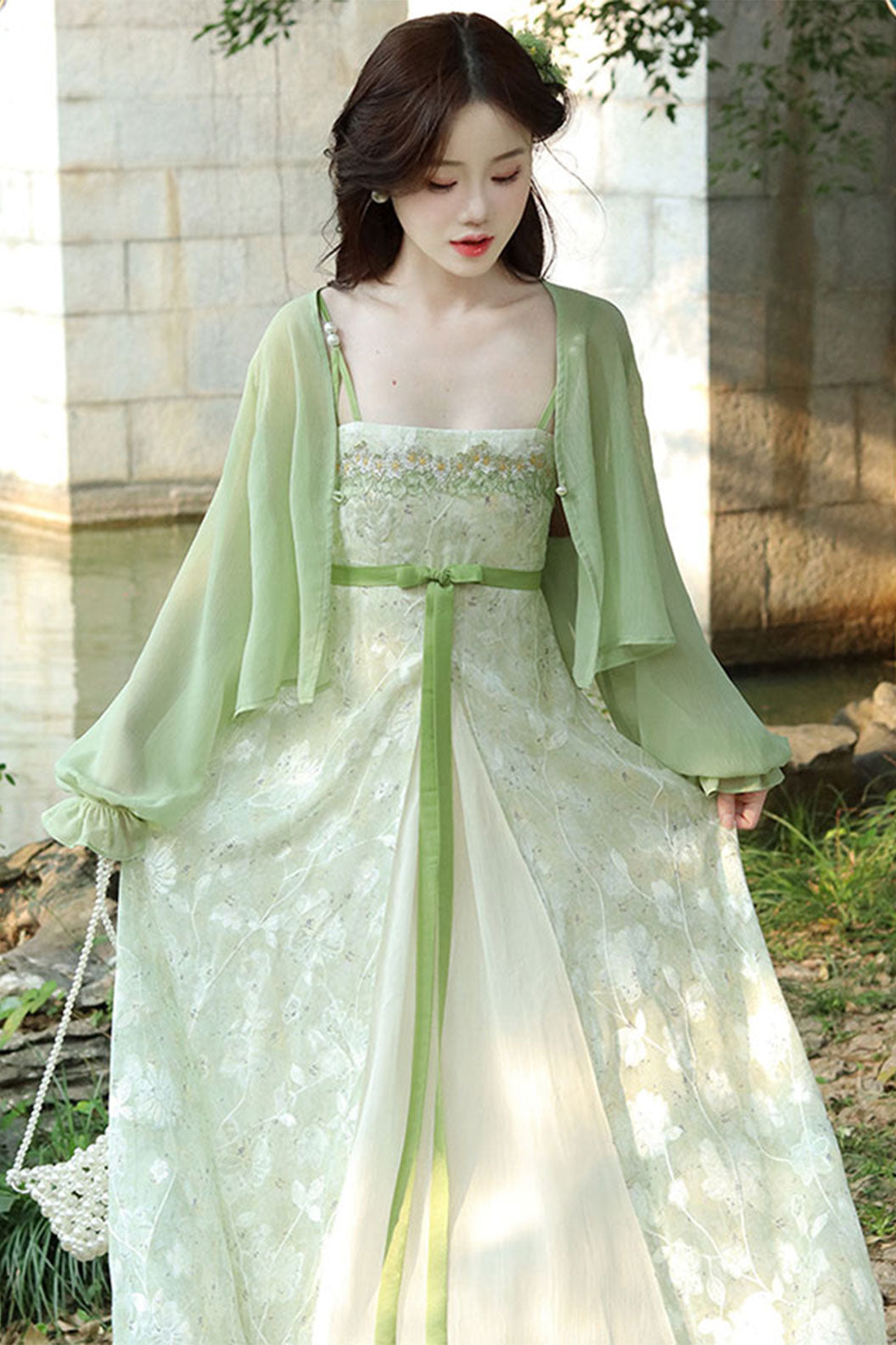 Modern Hanfu in White and Green with New Chinese Style - fenglingmuyu 风铃木语