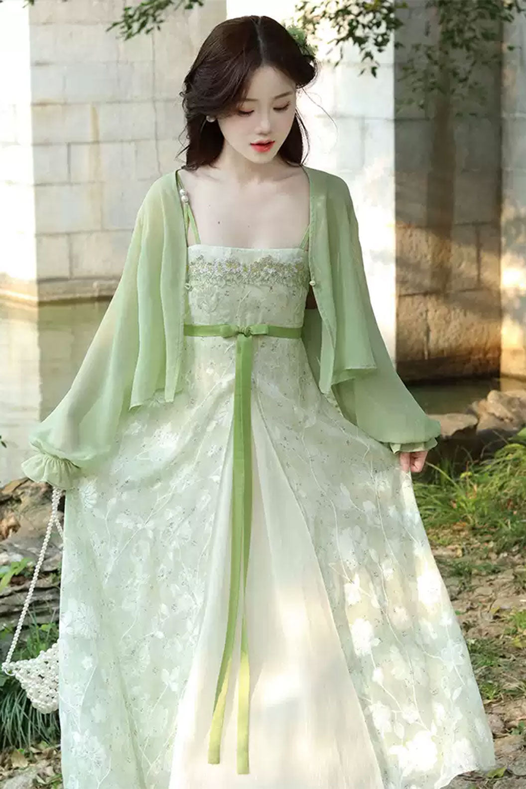 Modern Hanfu in White and Green with New Chinese Style - fenglingmuyu 风铃木语