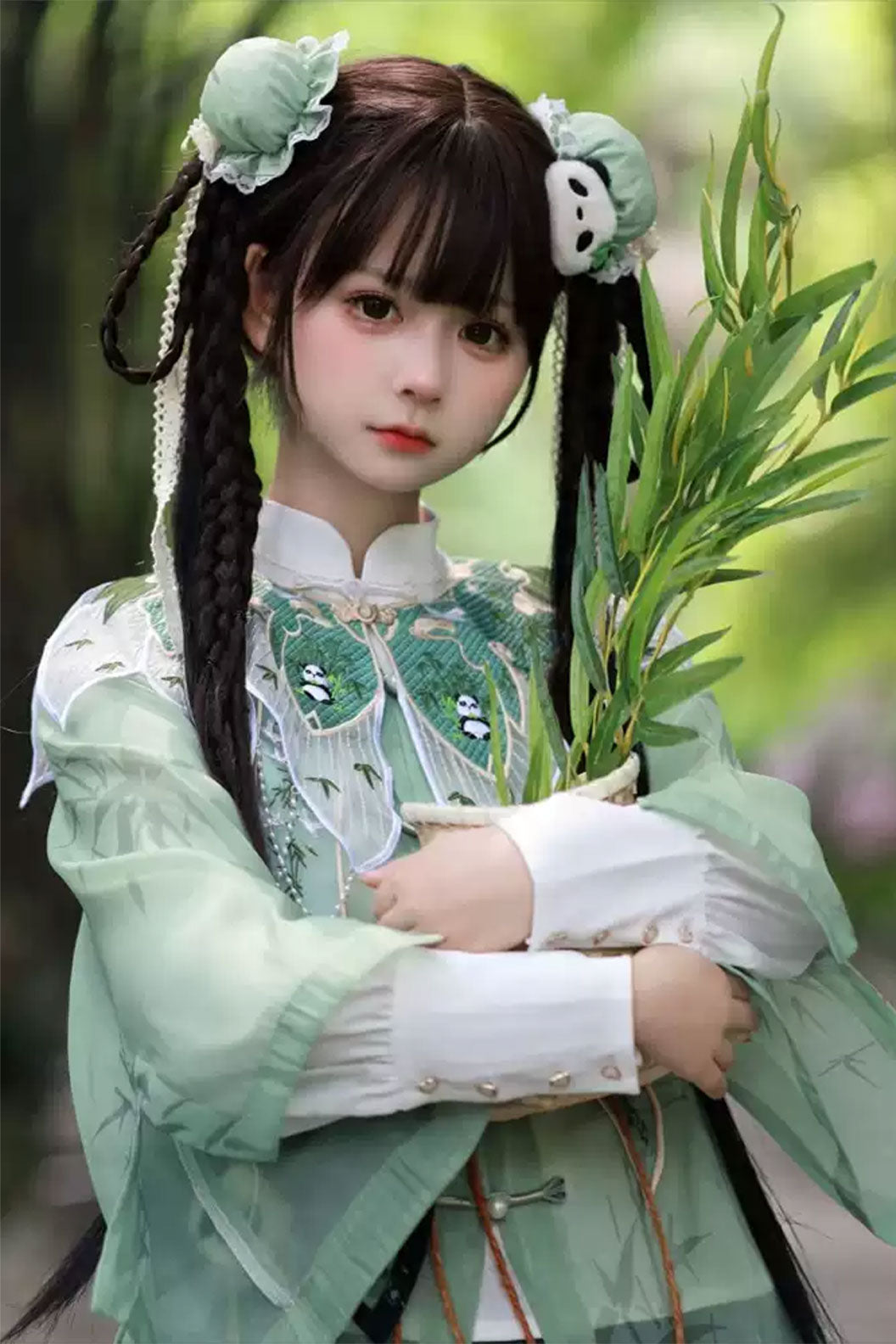 Myth & Legend hanfu with panda embroidery and cloud shoulder new chinese style - yunduanwu 云端舞