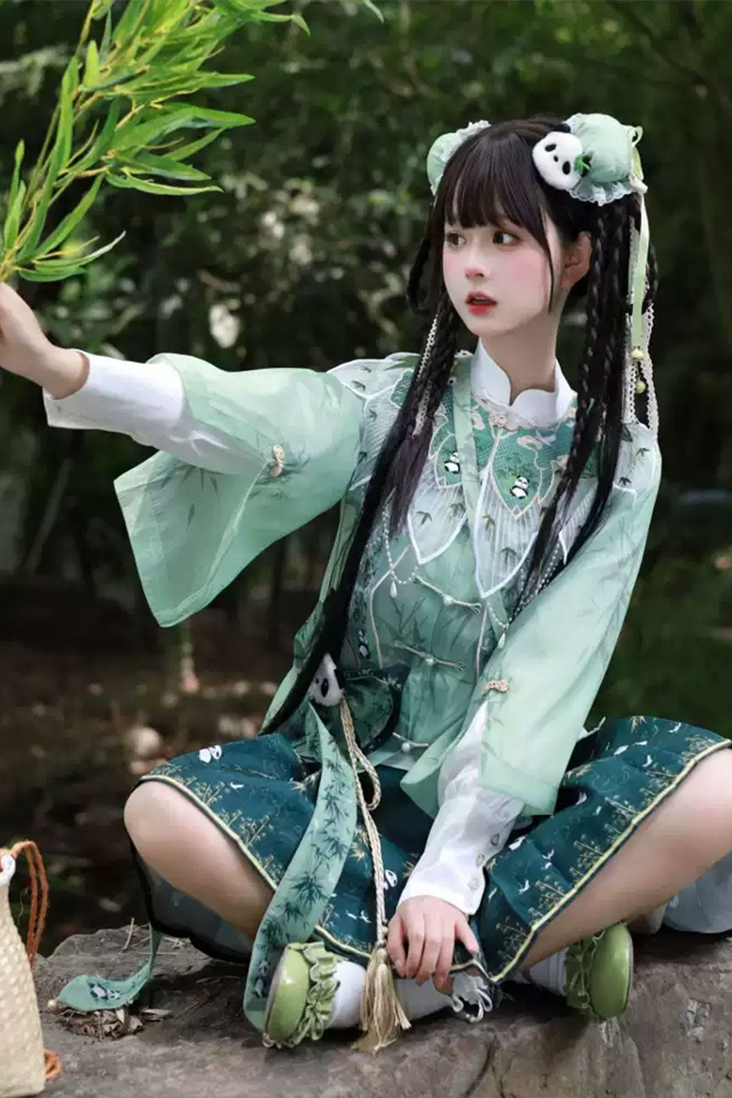 Myth & Legend hanfu with panda embroidery and cloud shoulder new chinese style - yunduanwu 云端舞