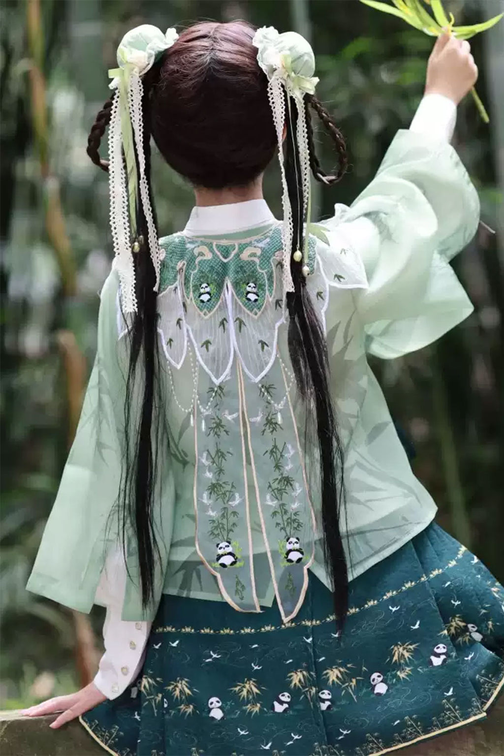 Myth & Legend hanfu with panda embroidery and cloud shoulder new chinese style - yunduanwu 云端舞