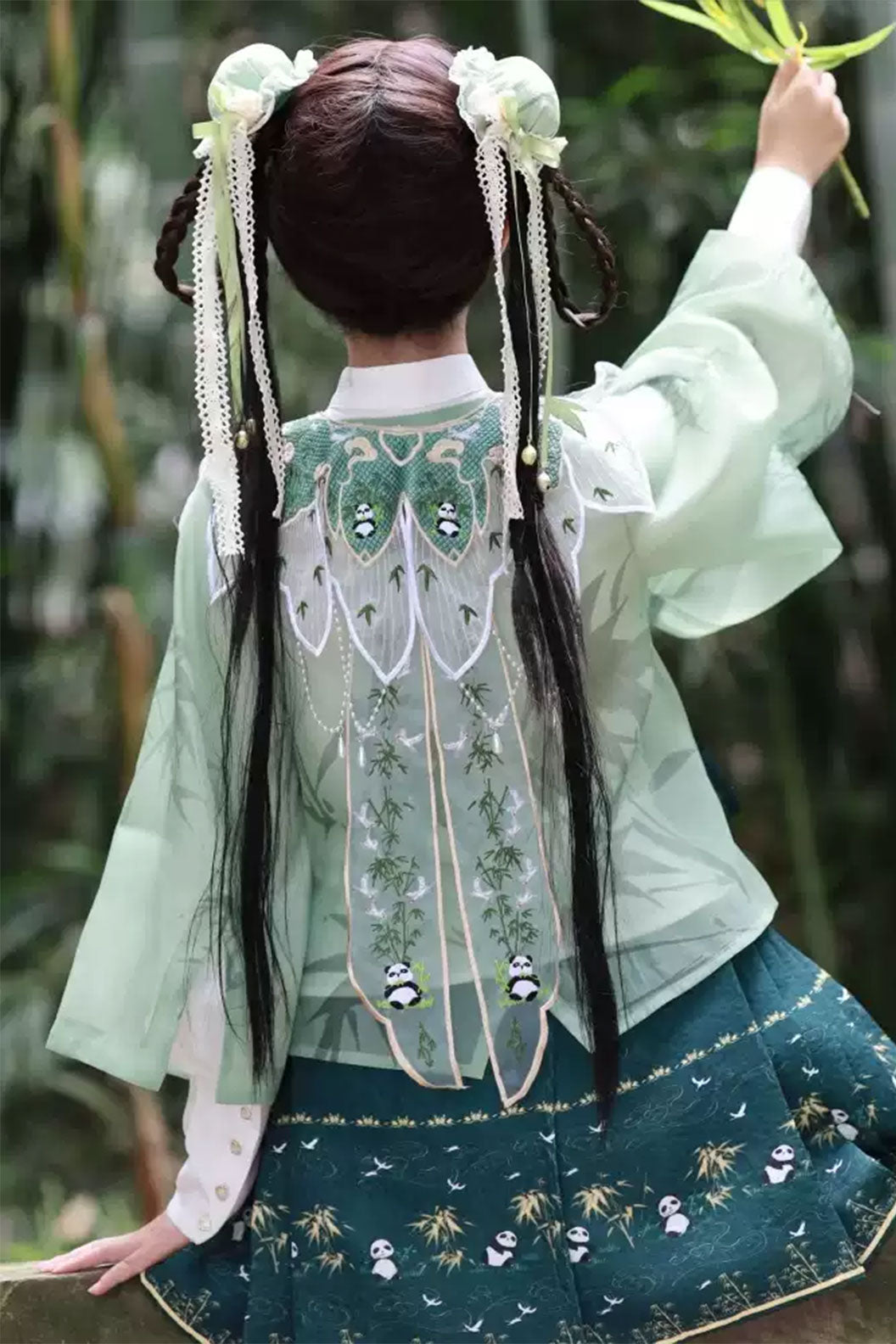 Myth & Legend hanfu with panda embroidery and cloud shoulder new chinese style - yunduanwu 云端舞