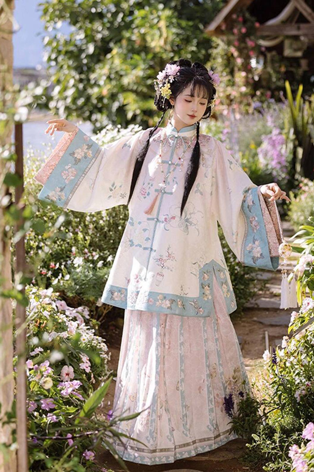 Qing Dynasty Pink-white Hanfu Dress with Mamian Qun Set Modern Chinese Style - fangxingui 芳信归