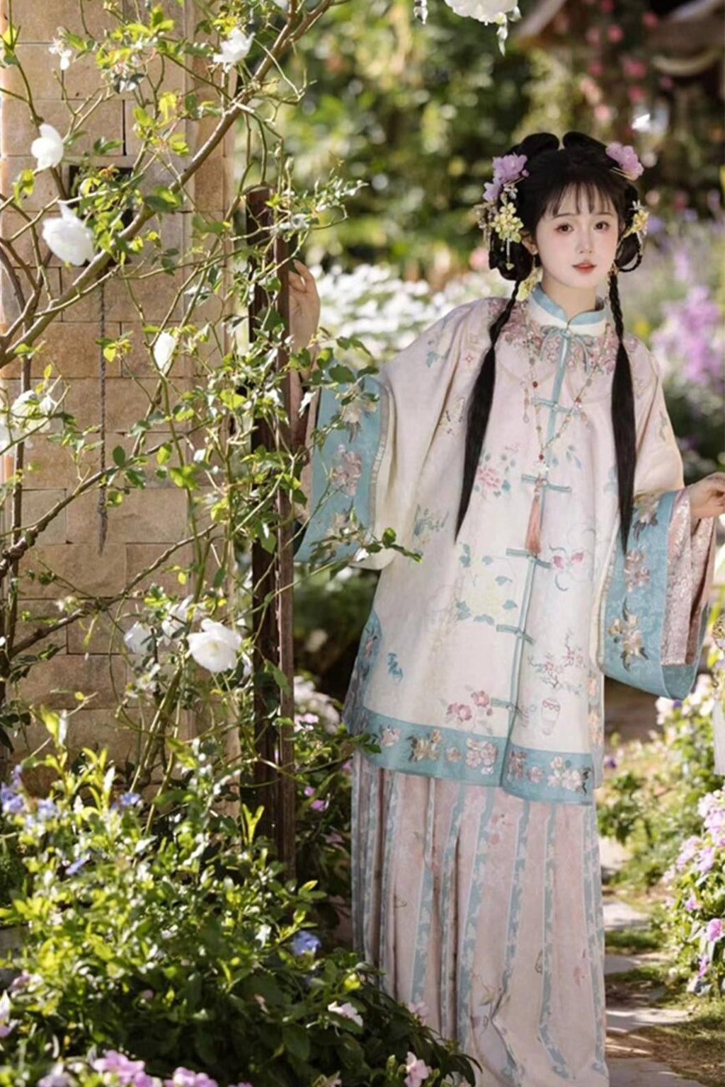 Qing Dynasty Pink-white Hanfu Dress with Mamian Qun Set Modern Chinese Style - fangxingui 芳信归