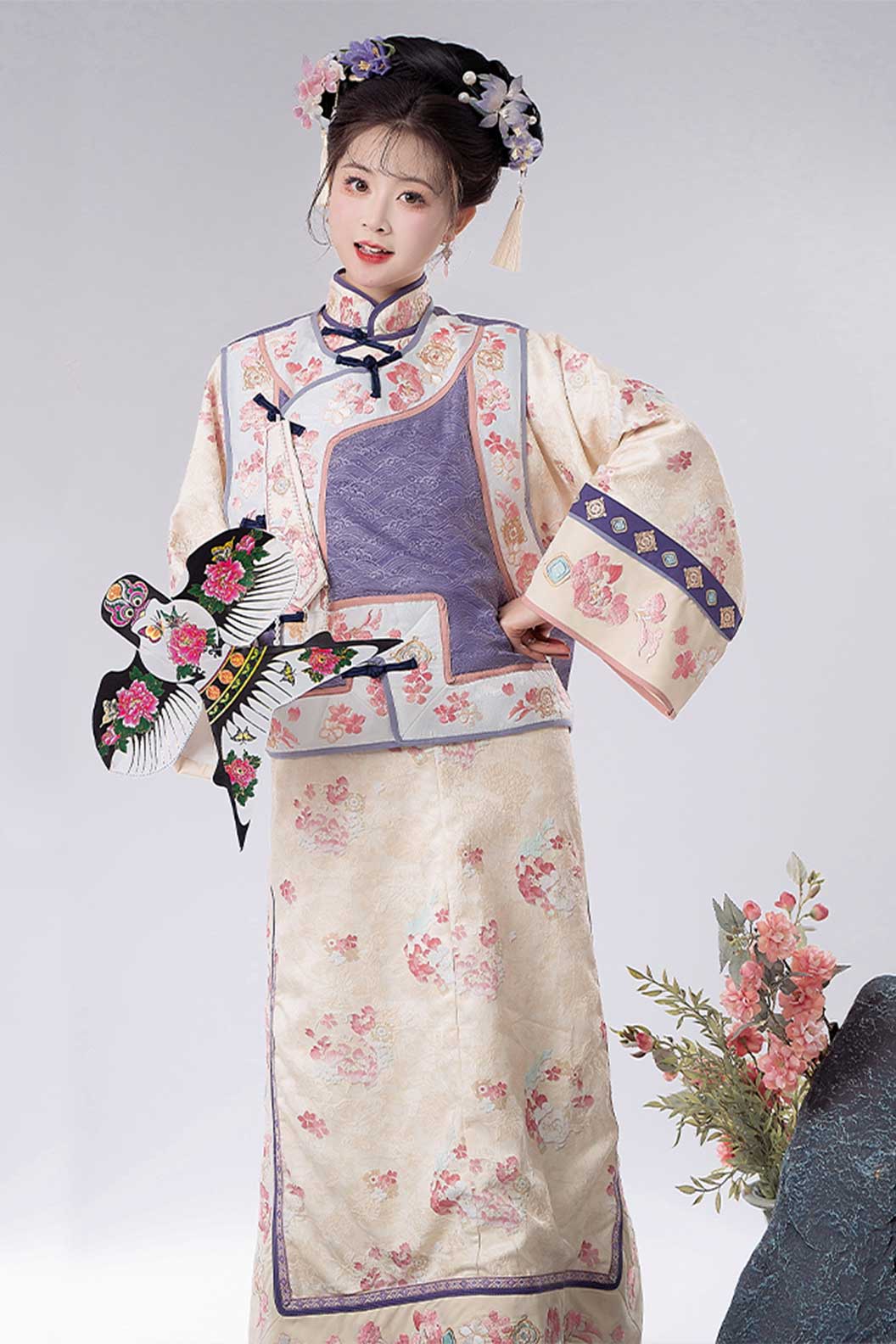 Qing dynasty hanfu embroidered qipao and vest - gegejixiang 格格吉祥