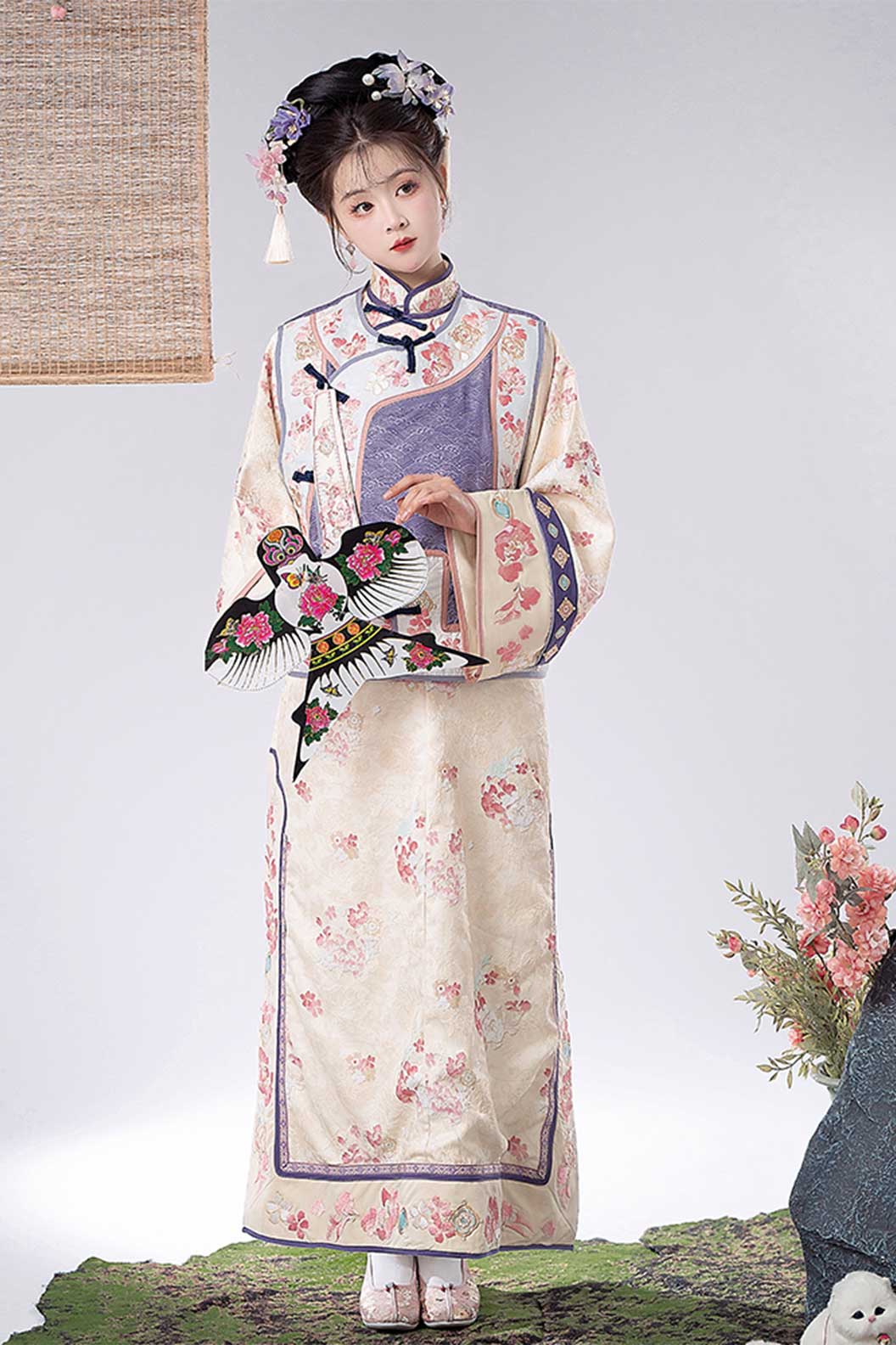 Qing dynasty hanfu embroidered qipao and vest - gegejixiang 格格吉祥