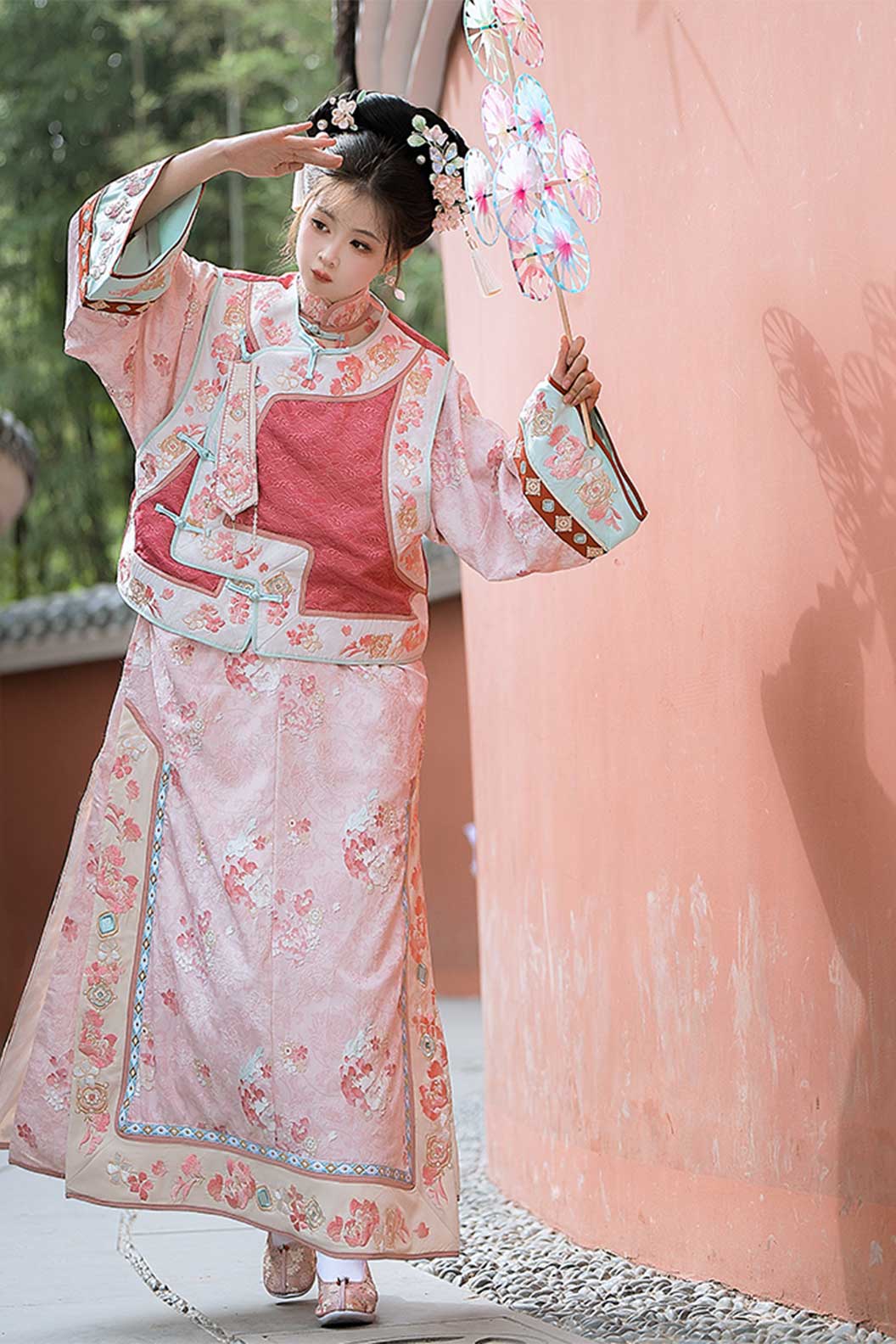 Qing dynasty hanfu embroidered qipao and vest - gegejixiang 格格吉祥