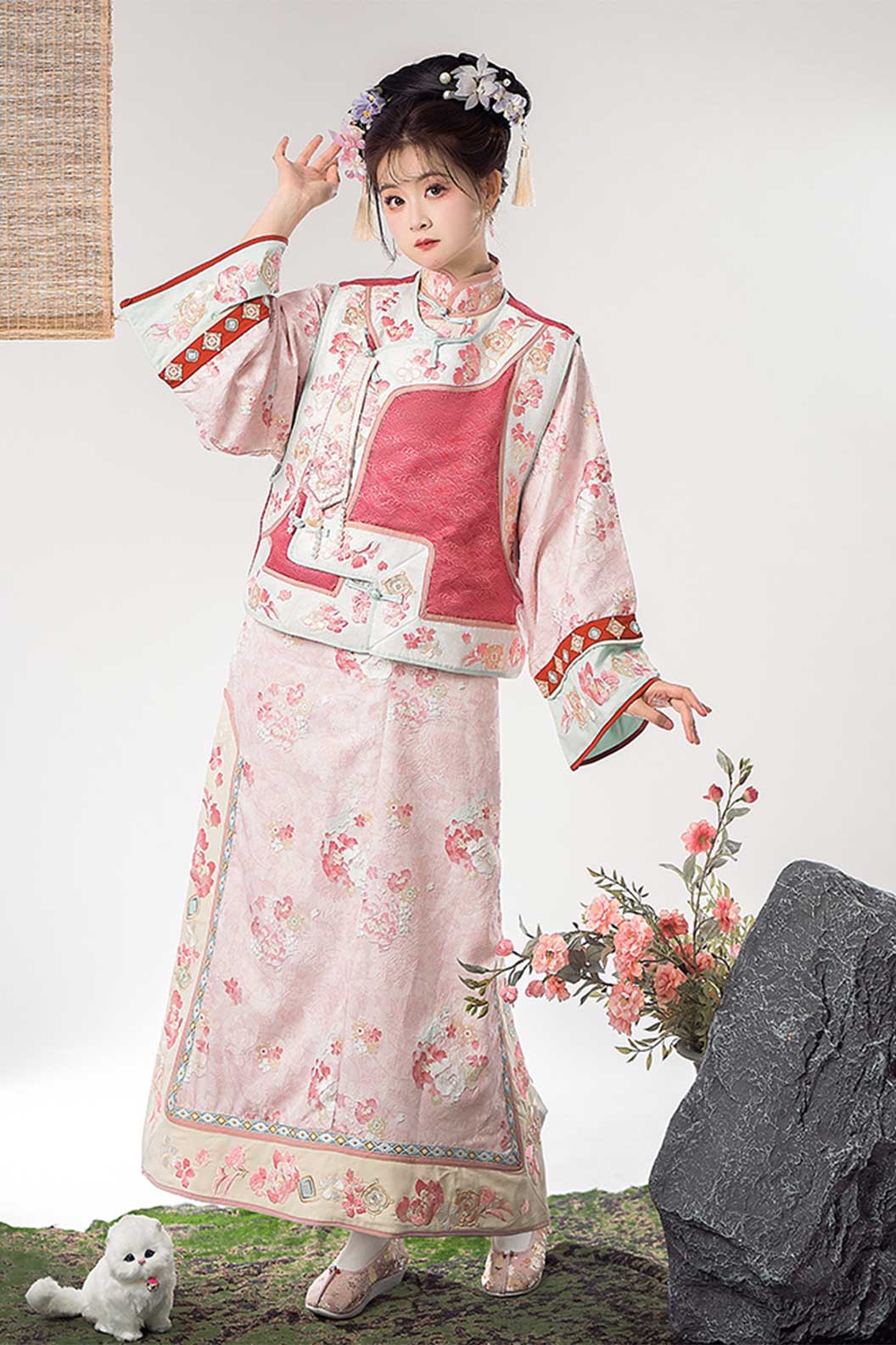 Qing dynasty hanfu embroidered qipao and vest - gegejixiang 格格吉祥