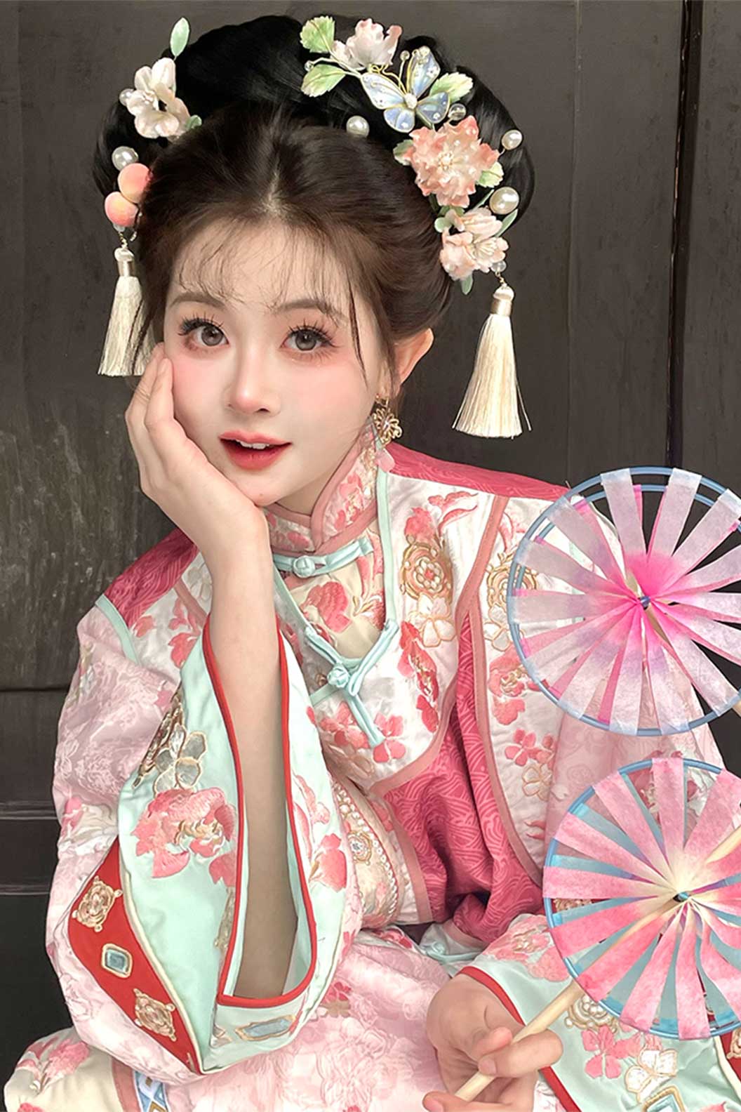 Qing dynasty hanfu embroidered qipao and vest - gegejixiang 格格吉祥