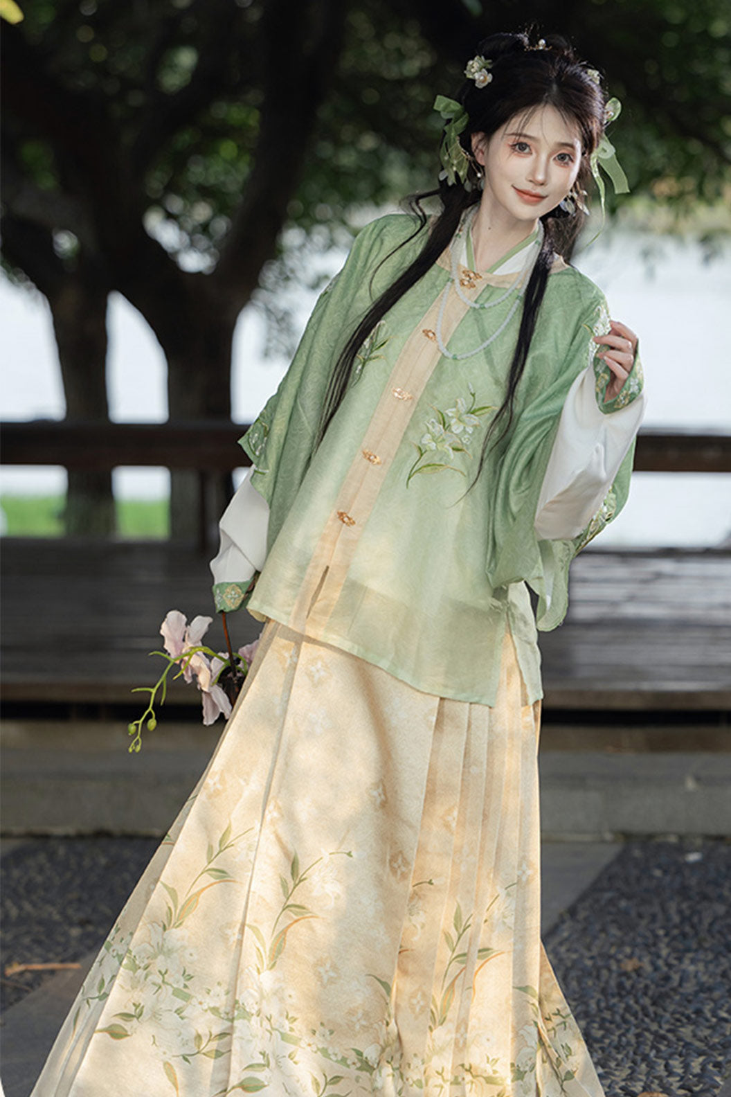 Song Dynasty Green Hanfu Dress with Floral Mamian Qun and Modern Chinese Style - liuyin 流萤
