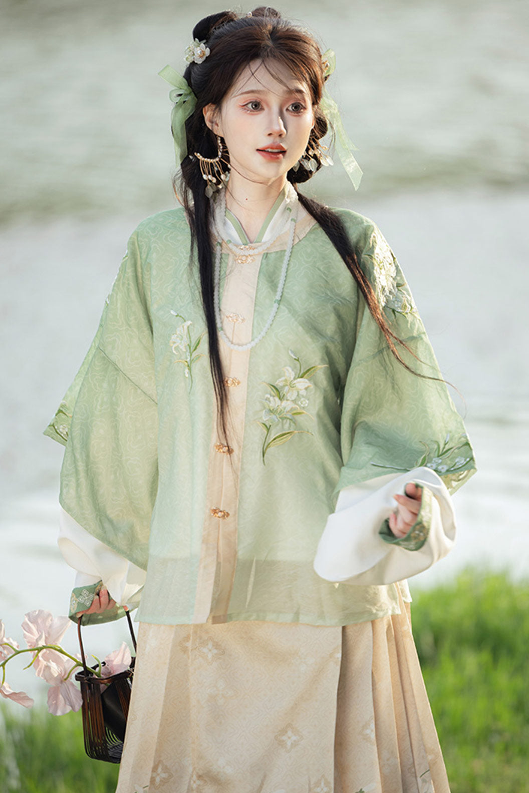 Song Dynasty Green Hanfu Dress with Floral Mamian Qun and Modern Chinese Style - liuyin 流萤