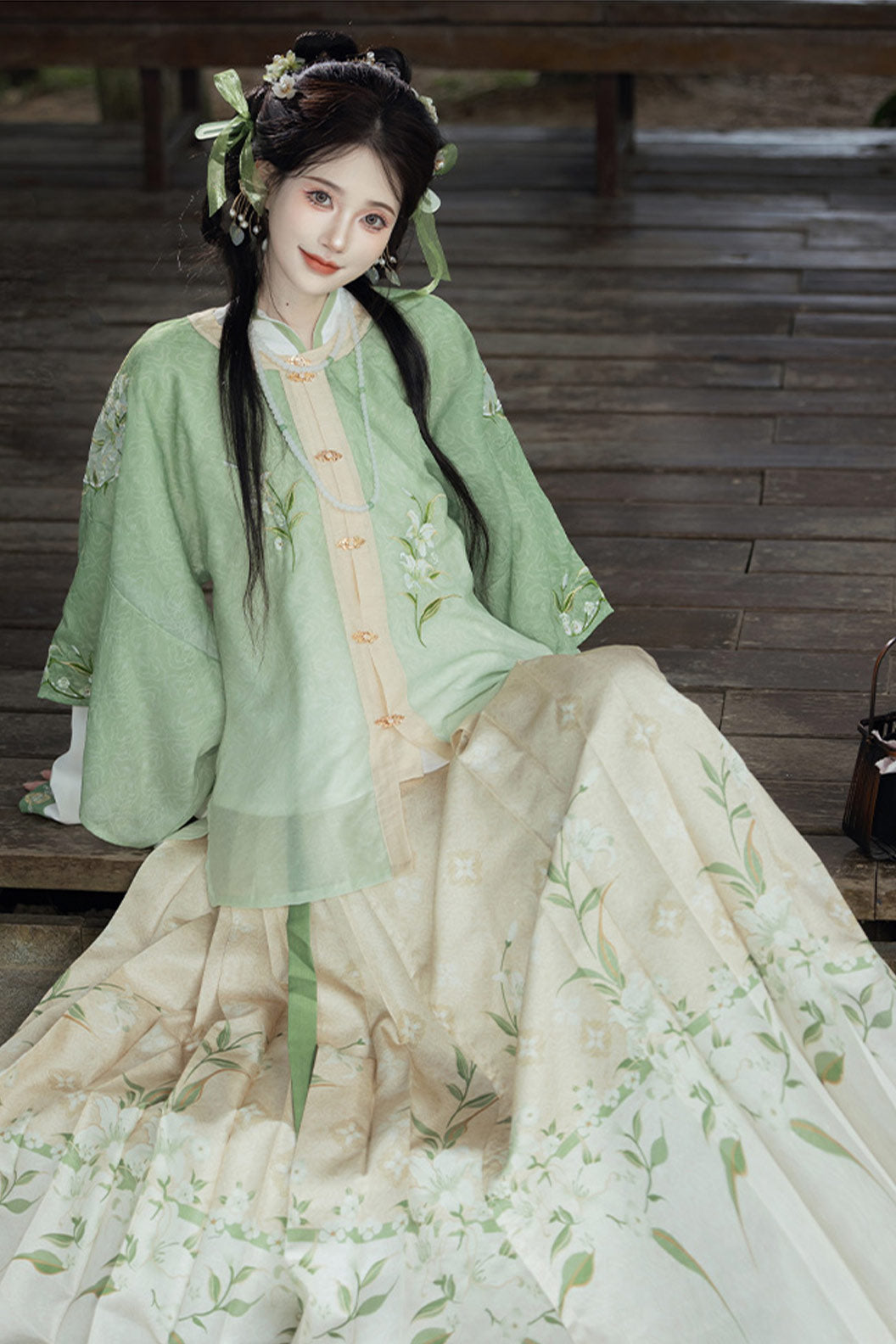 Song Dynasty Green Hanfu Dress with Floral Mamian Qun and Modern Chinese Style - liuyin 流萤