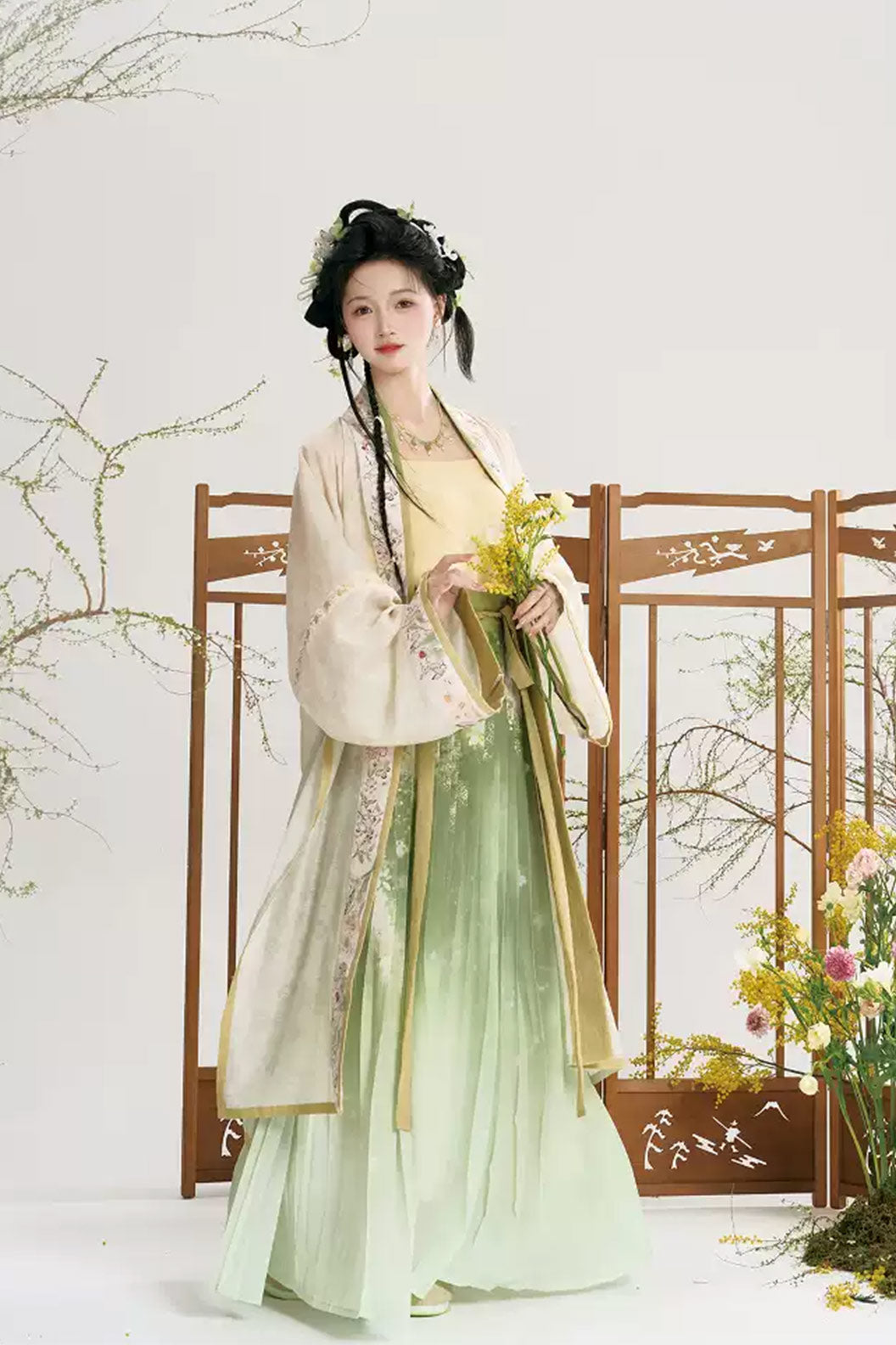 Song Dynasty Yellow Hanfu Dress with Full Edge Long Beizi and Gradient Pleated Skirt - furong 芙蓉