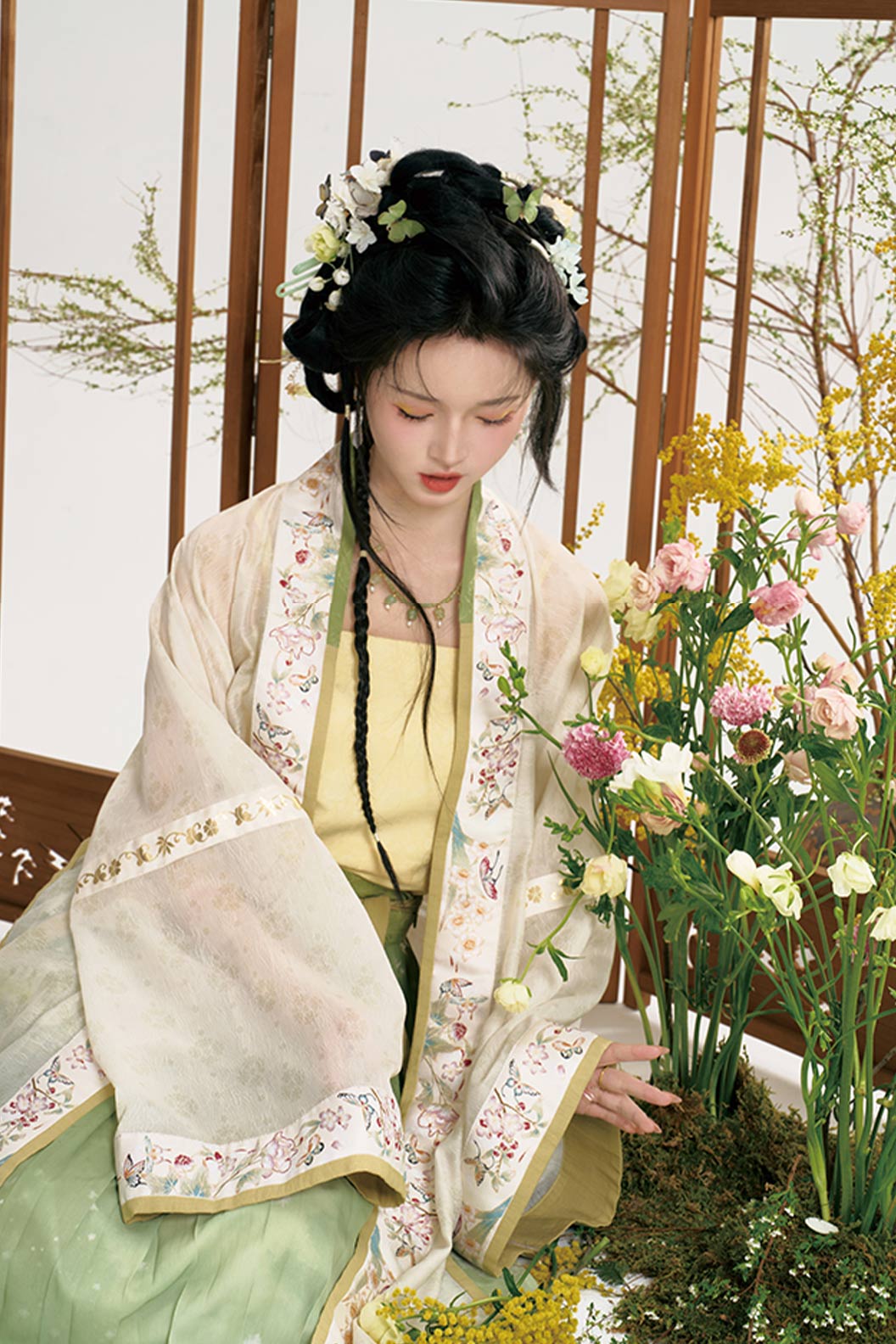 Song Dynasty Yellow Hanfu Dress with Full Edge Long Beizi and Gradient Pleated Skirt - furong 芙蓉