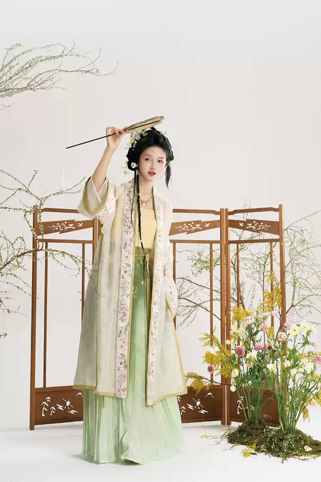 Song Dynasty Yellow Hanfu Dress with Full Edge Long Beizi and Gradient Pleated Skirt - furong 芙蓉