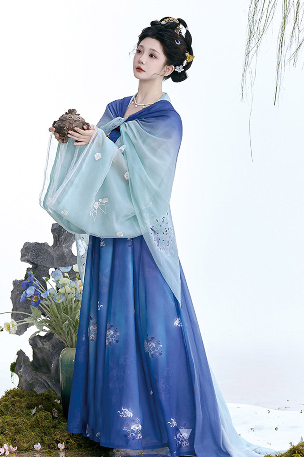 Tang Dynasty Blue Hanfu Dress with Embroidered Cloak and Qixiong Ruqun  - xiahefeng 夏禾风