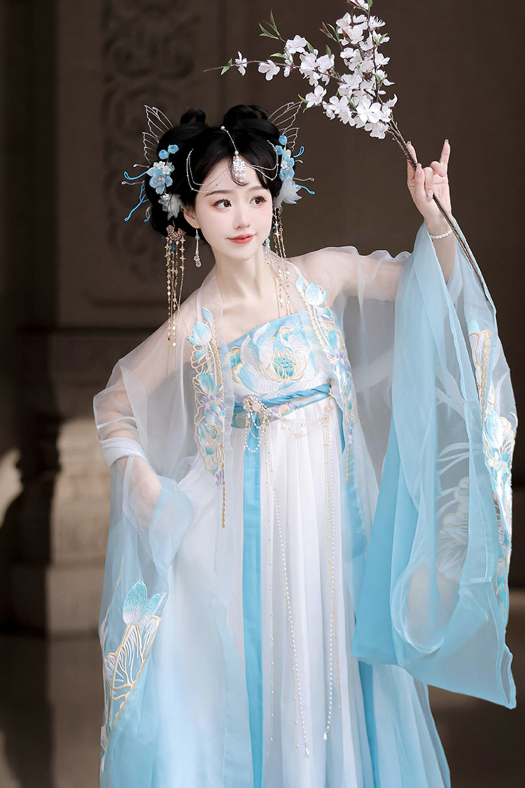 Tang Dynasty Embroidered Hezi Skirt Qixiong Ruqun Blue Hanfu Dress - furong 芙蓉