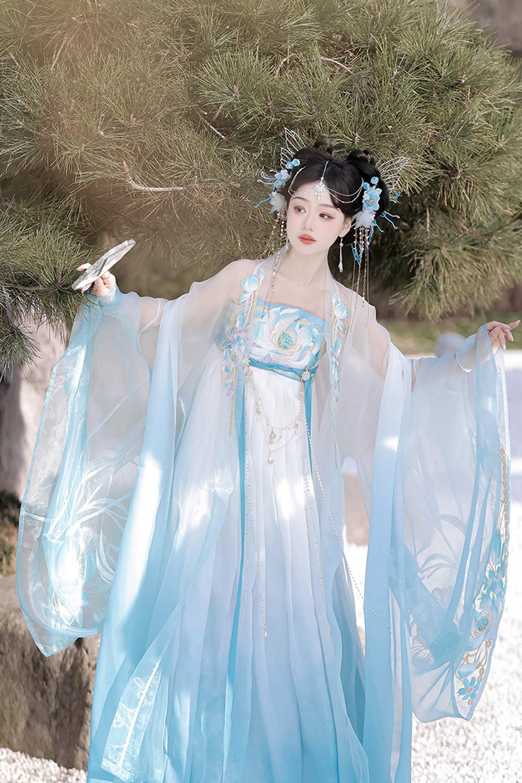 Tang Dynasty Embroidered Hezi Skirt Qixiong Ruqun Blue Hanfu Dress - furong 芙蓉