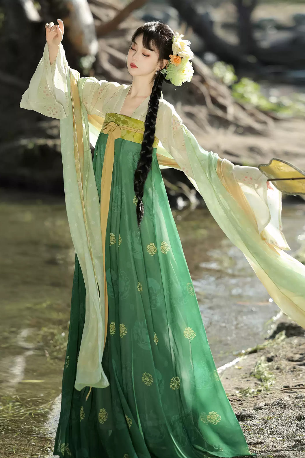 Tang Dynasty Three Color Hanfu Dress with Qixiong Ruqun and Restorative Style - fuguang 浮光