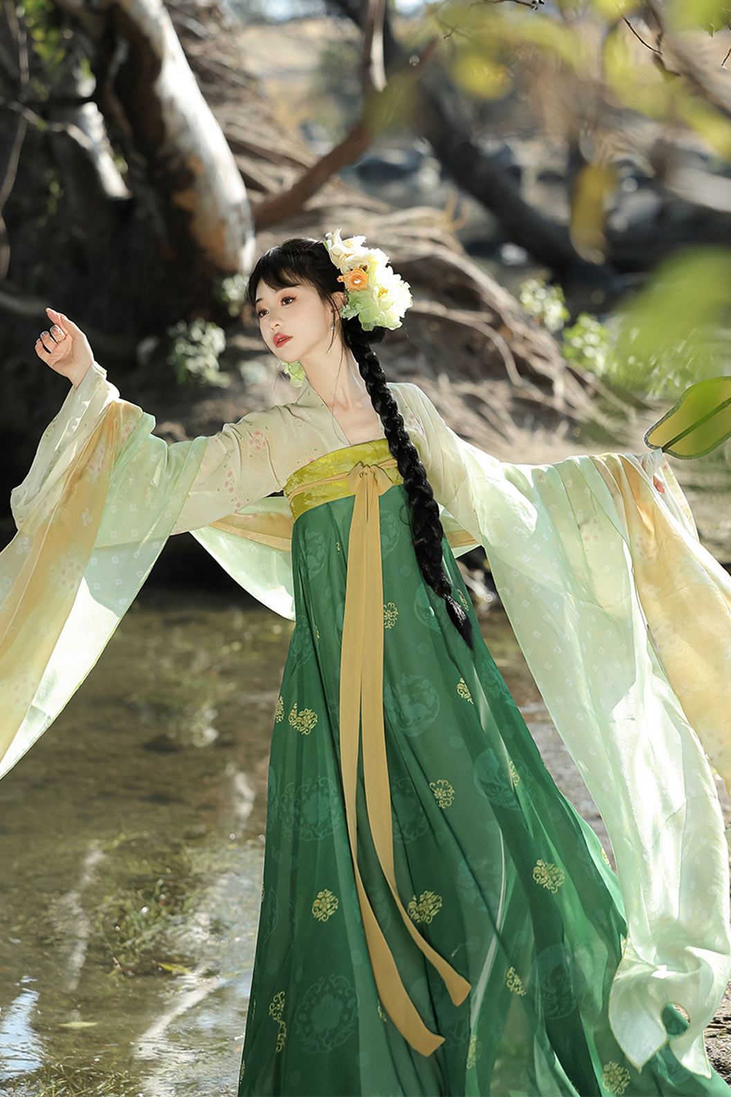 Tang Dynasty Three Color Hanfu Dress with Qixiong Ruqun and Restorative Style - fuguang 浮光