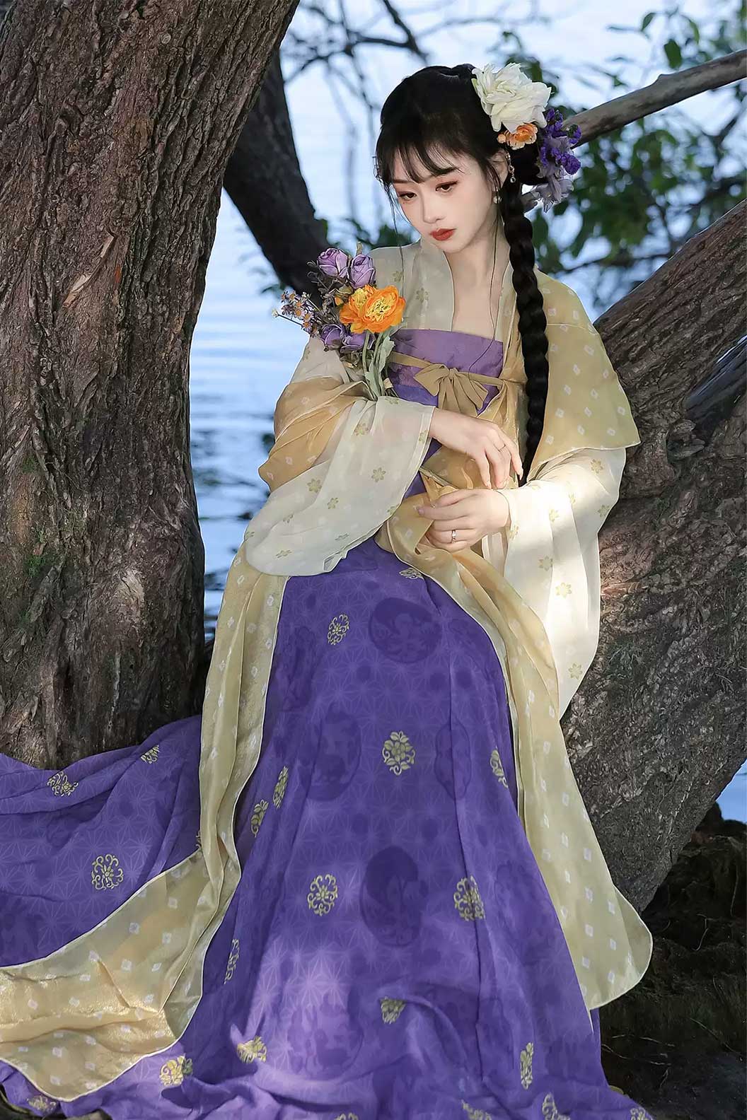 Tang Dynasty Three Color Hanfu Dress with Qixiong Ruqun and Restorative Style - fuguang 浮光