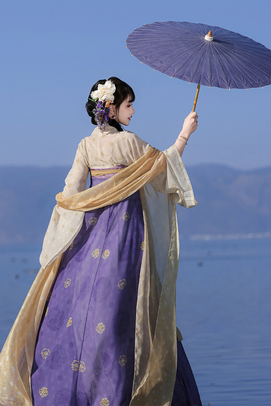 Tang Dynasty Three Color Hanfu Dress with Qixiong Ruqun and Restorative Style - fuguang 浮光