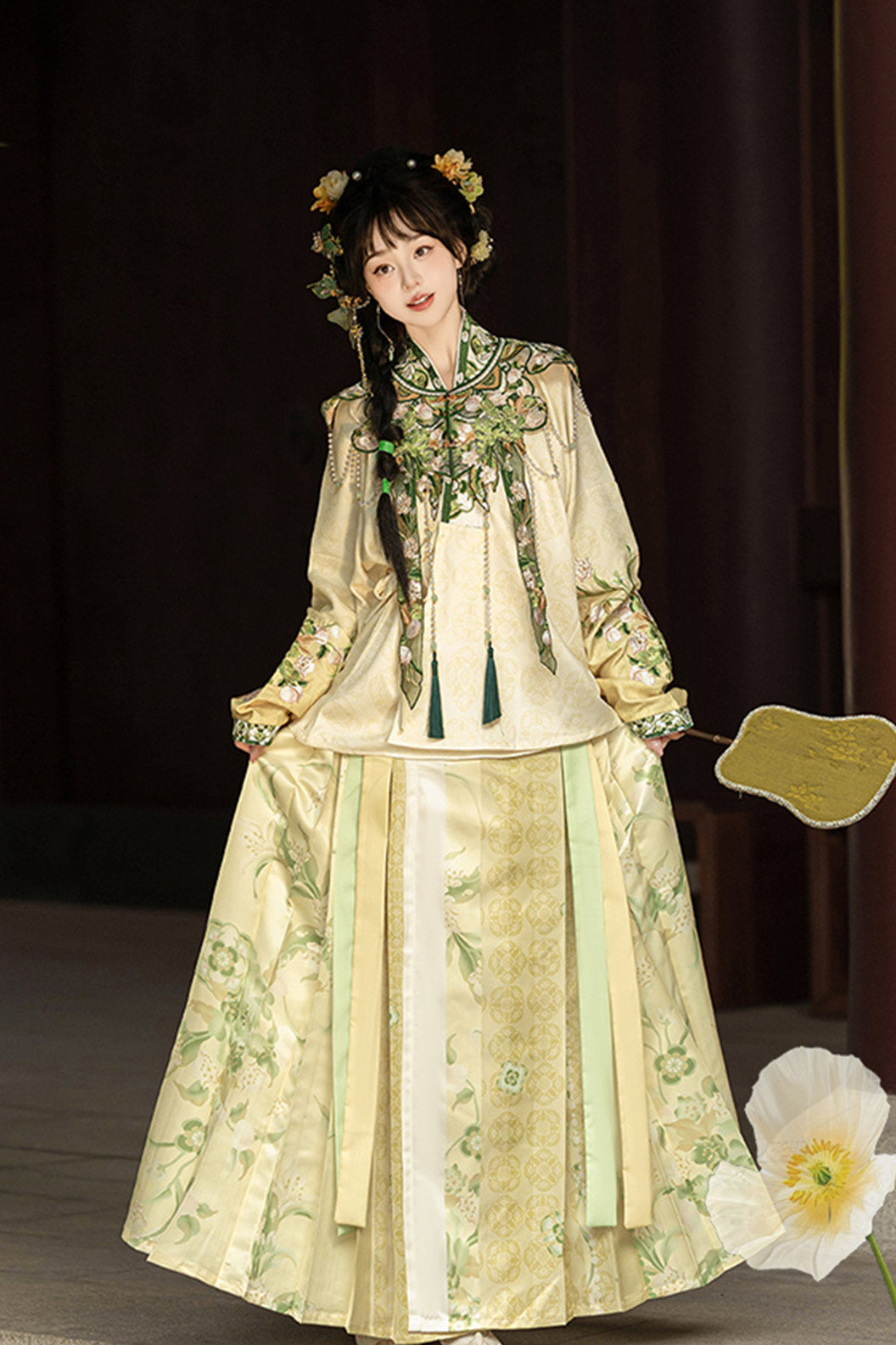 Tang Dynasty Green Hanfu Dress with Heavy Embroidery Pipa Sleeves and Ma Mianqun - qingtaoqian 青桃祈安