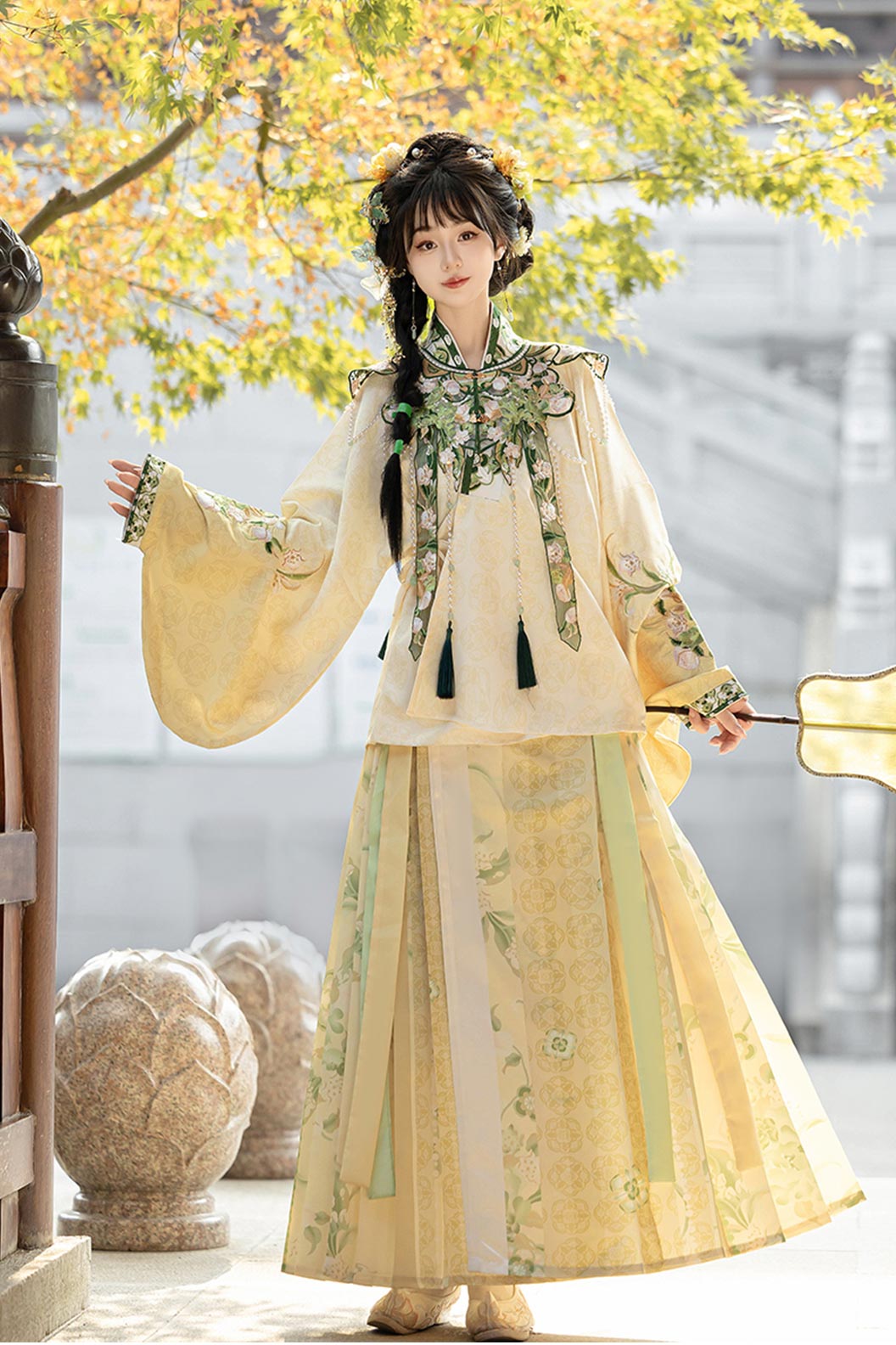 Tang Dynasty Green Hanfu Dress with Heavy Embroidery Pipa Sleeves and Ma Mianqun - qingtaoqian 青桃祈安