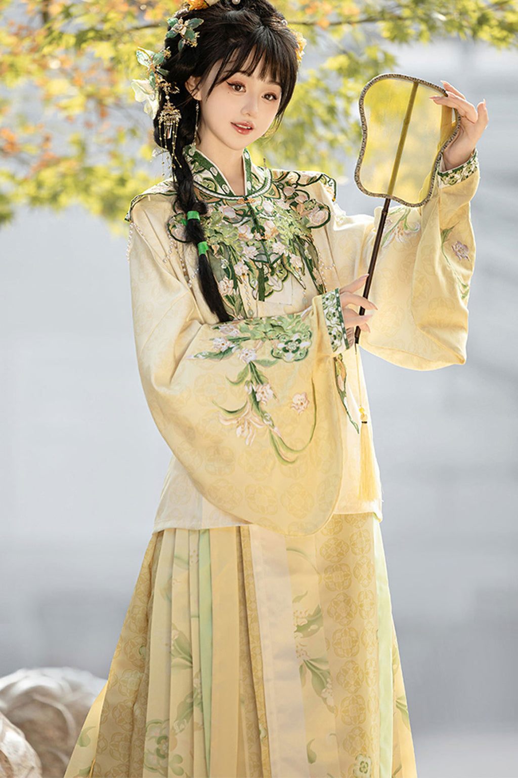 Tang Dynasty Green Hanfu Dress with Heavy Embroidery Pipa Sleeves and Ma Mianqun - qingtaoqian 青桃祈安