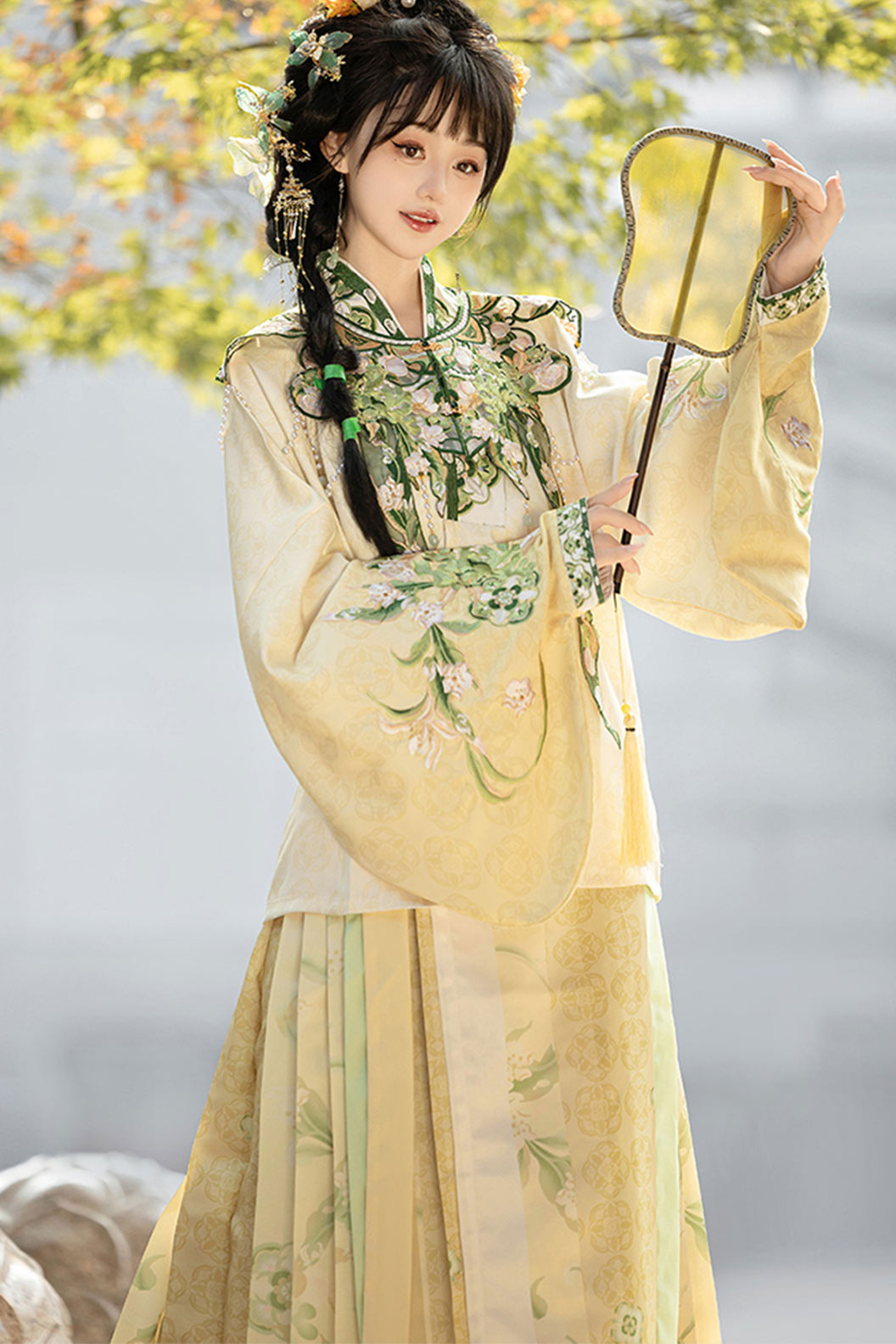 Tang Dynasty Green Hanfu Dress with Heavy Embroidery Pipa Sleeves and Ma Mianqun - qingtaoqian 青桃祈安