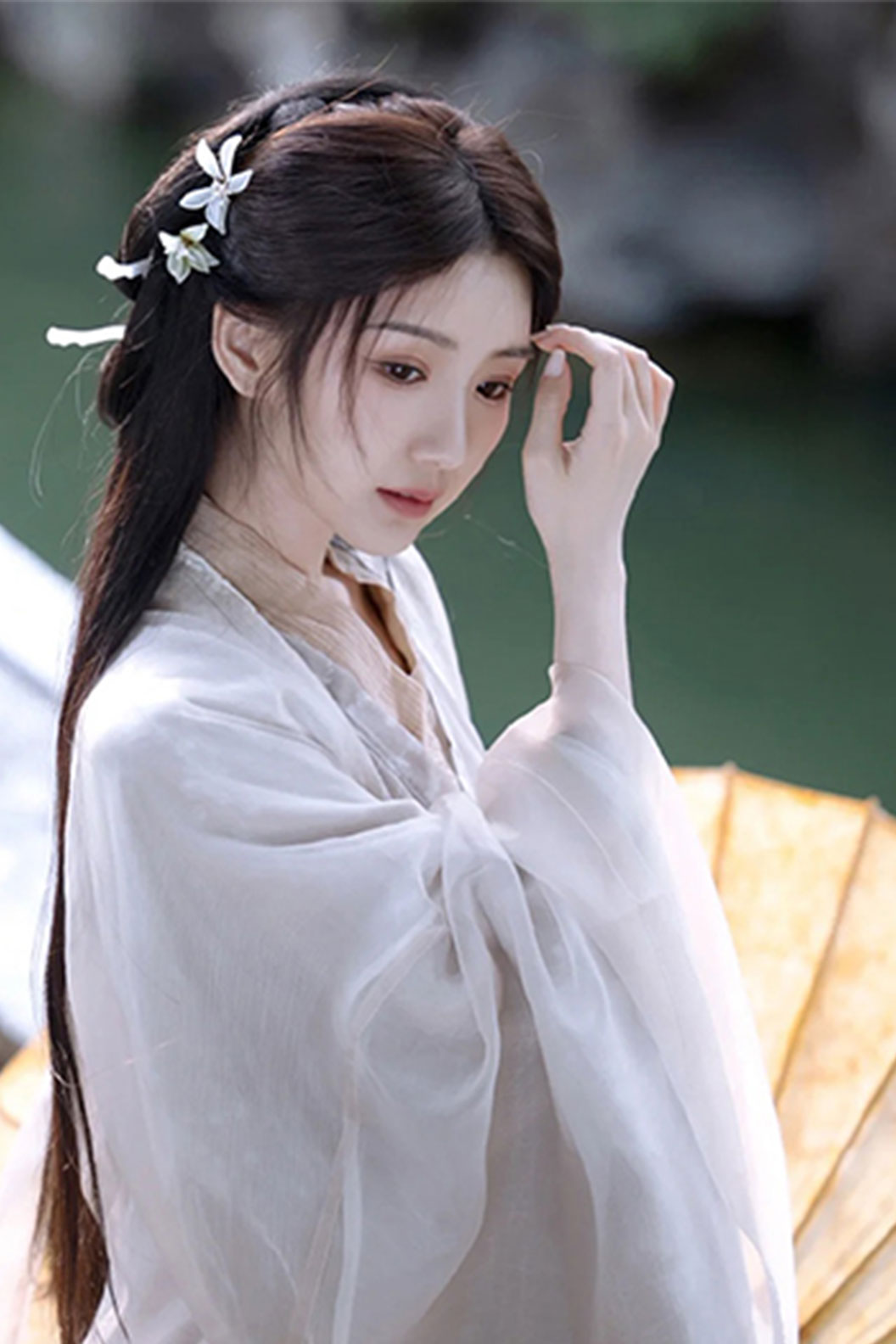 Wei Jin Dynasty Off-white Hanfu Dress with Cross-collar and Wide Sleeves for Spring- yuexi 月溪