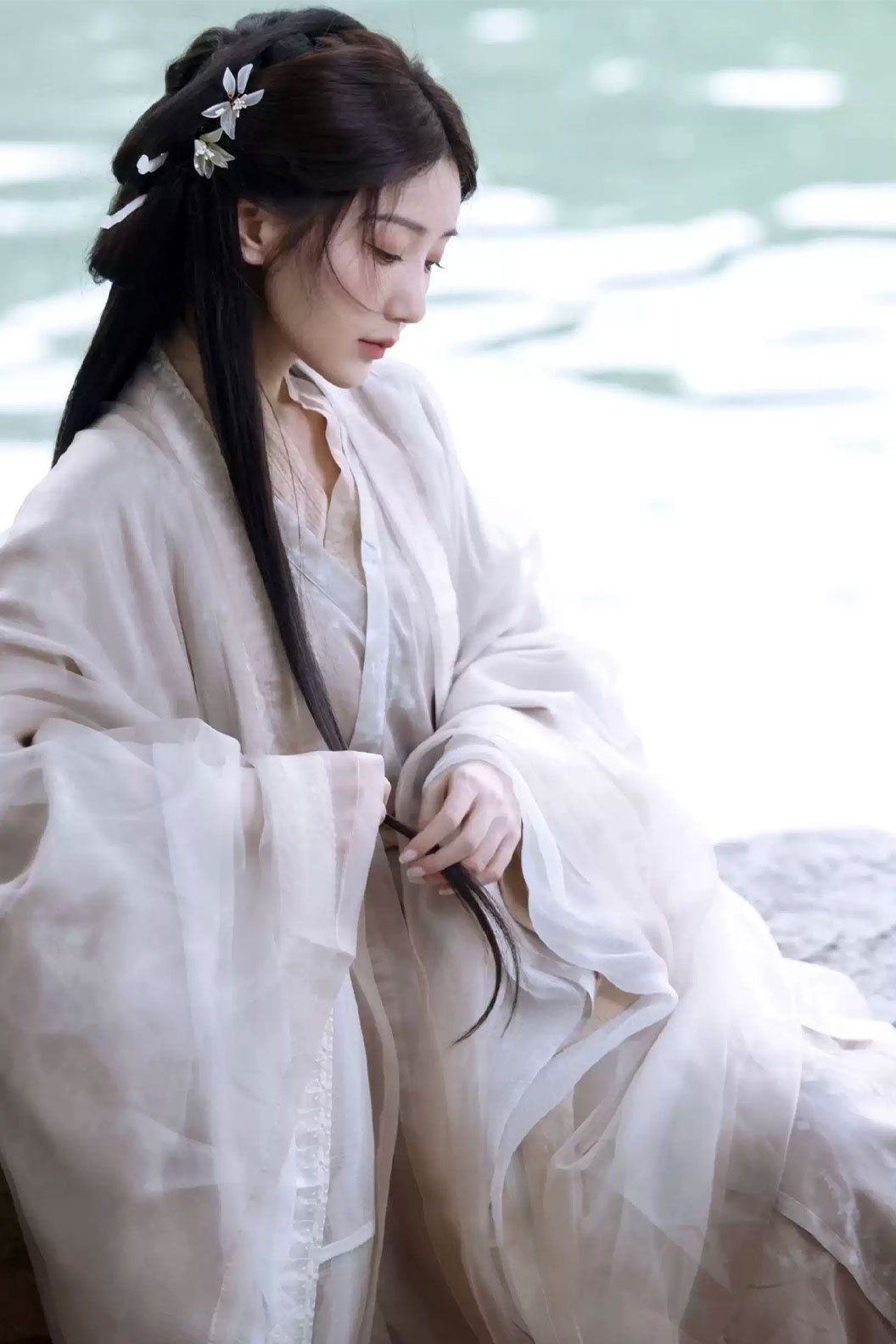 Wei Jin Dynasty Off-white Hanfu Dress with Cross-collar and Wide Sleeves for Spring- yuexi 月溪