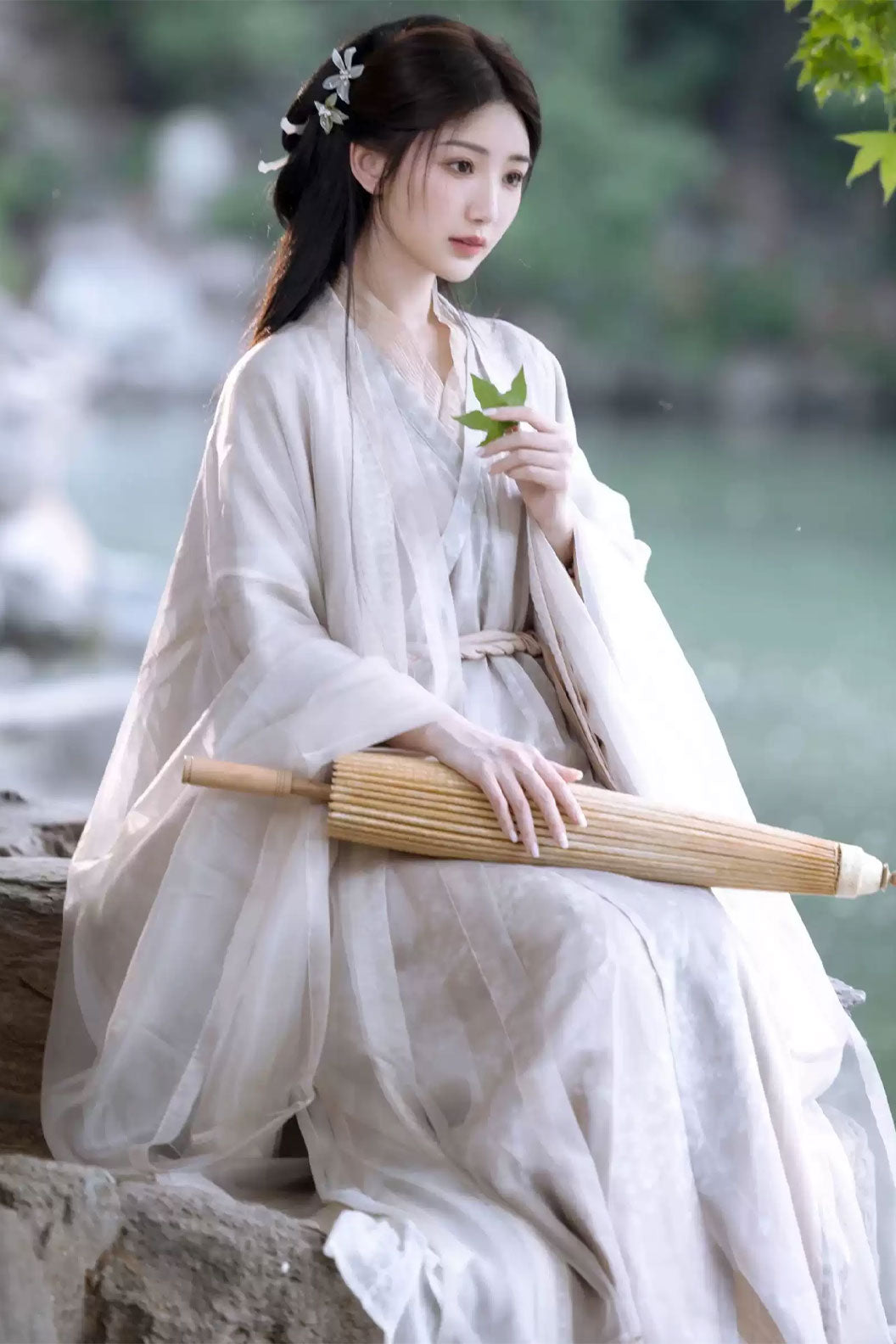 Wei Jin Dynasty Off-white Hanfu Dress with Cross-collar and Wide Sleeves for Spring- yuexi 月溪