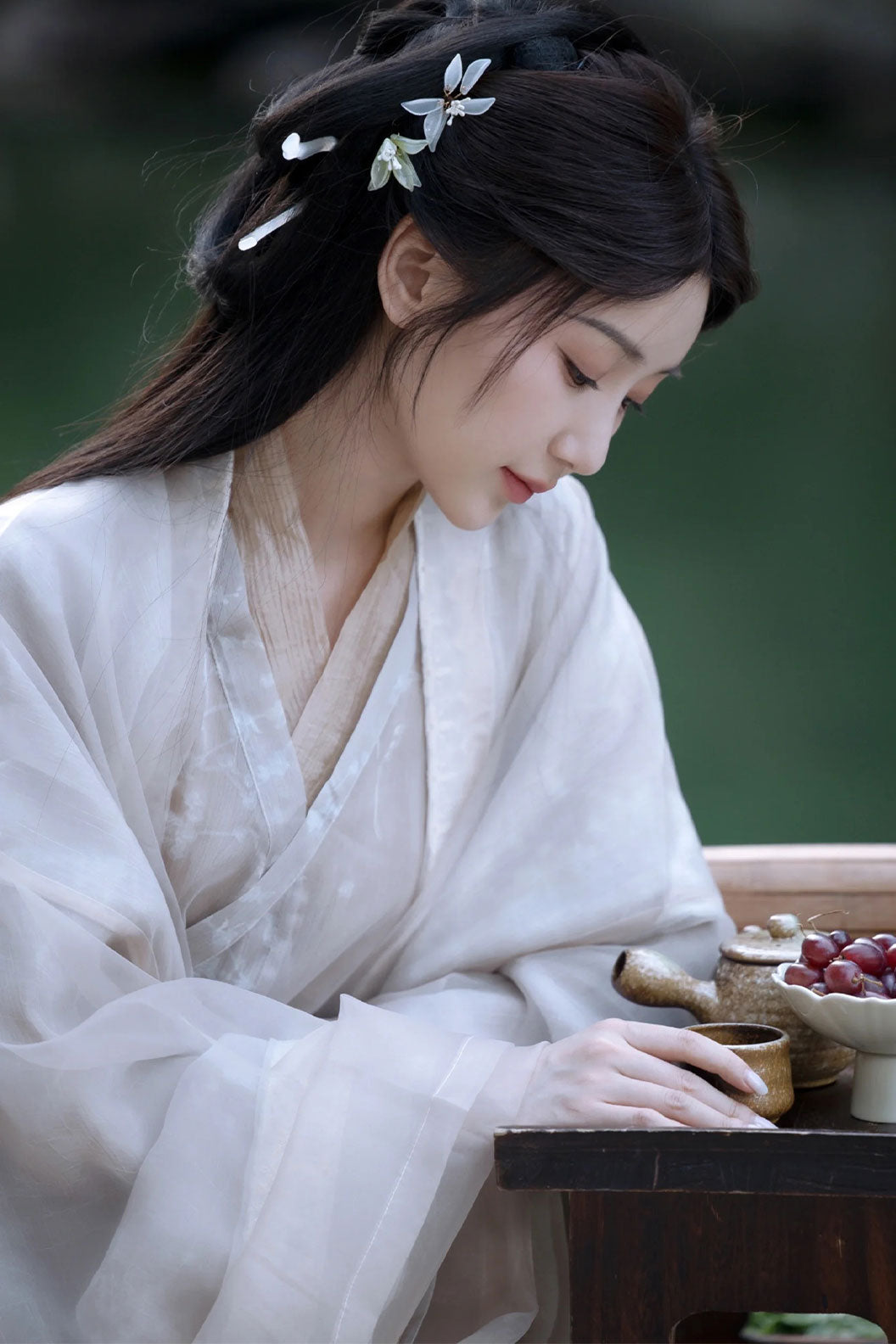 Wei Jin Dynasty Off-white Hanfu Dress with Cross-collar and Wide Sleeves for Spring- yuexi 月溪