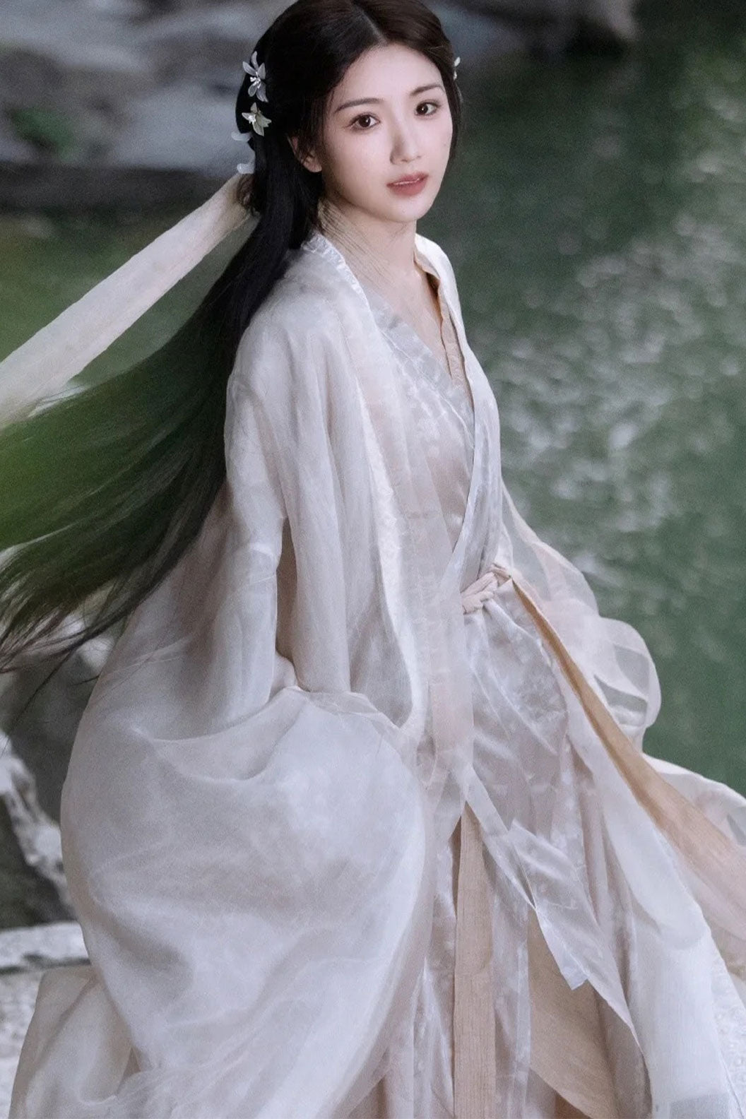 Wei Jin Dynasty Off-white Hanfu Dress with Cross-collar and Wide Sleeves for Spring- yuexi 月溪