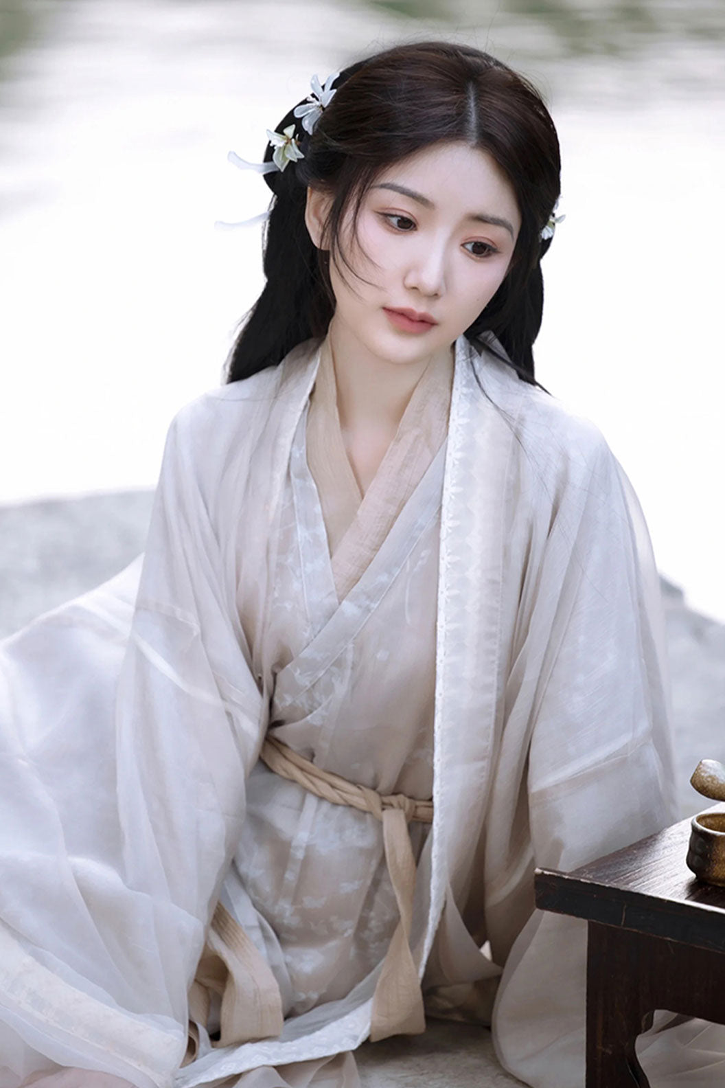 Wei Jin Dynasty Off-white Hanfu Dress with Cross-collar and Wide Sleeves for Spring- yuexi 月溪