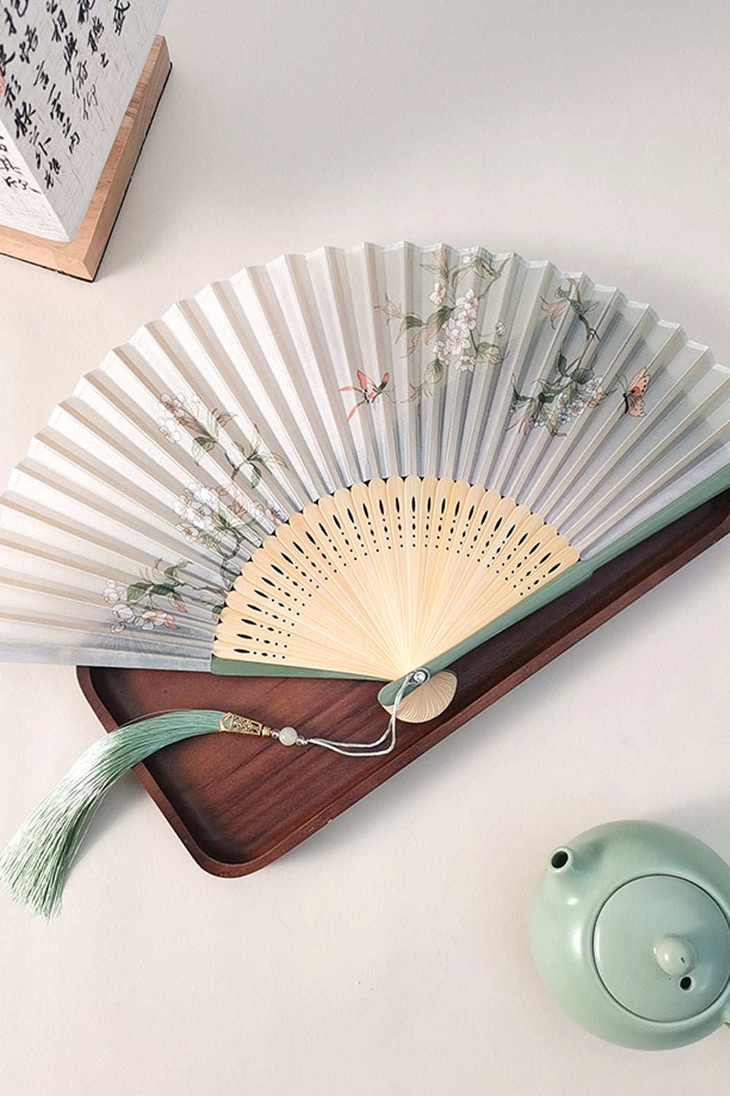 Chinese hand fan with new Chinese style bamboo folding fan