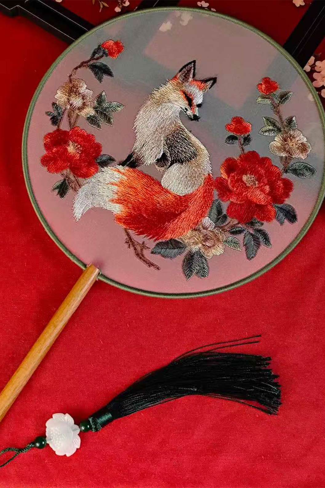 Chinese hand fan Su embroidery classical style round fan