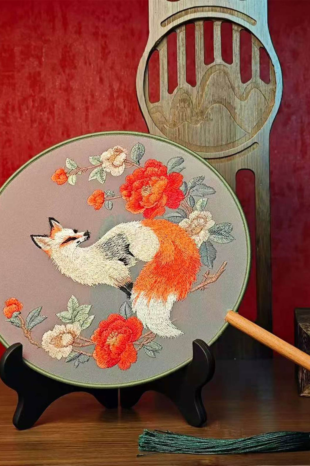Chinese hand fan Su embroidery classical style round fan