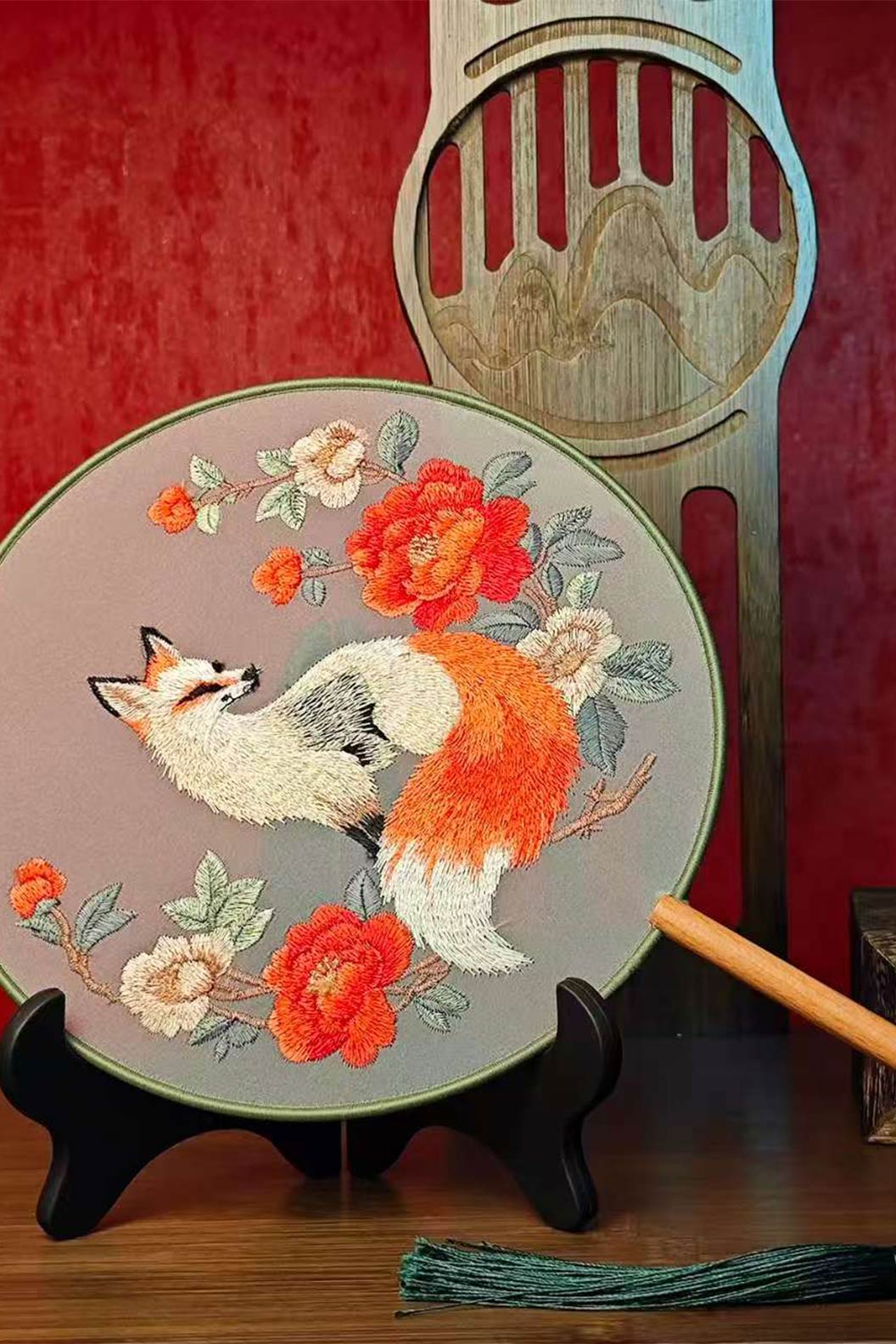 Chinese hand fan Su embroidery classical style round fan