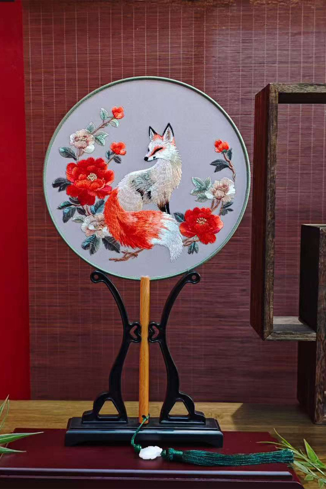 Chinese hand fan Su embroidery classical style round fan