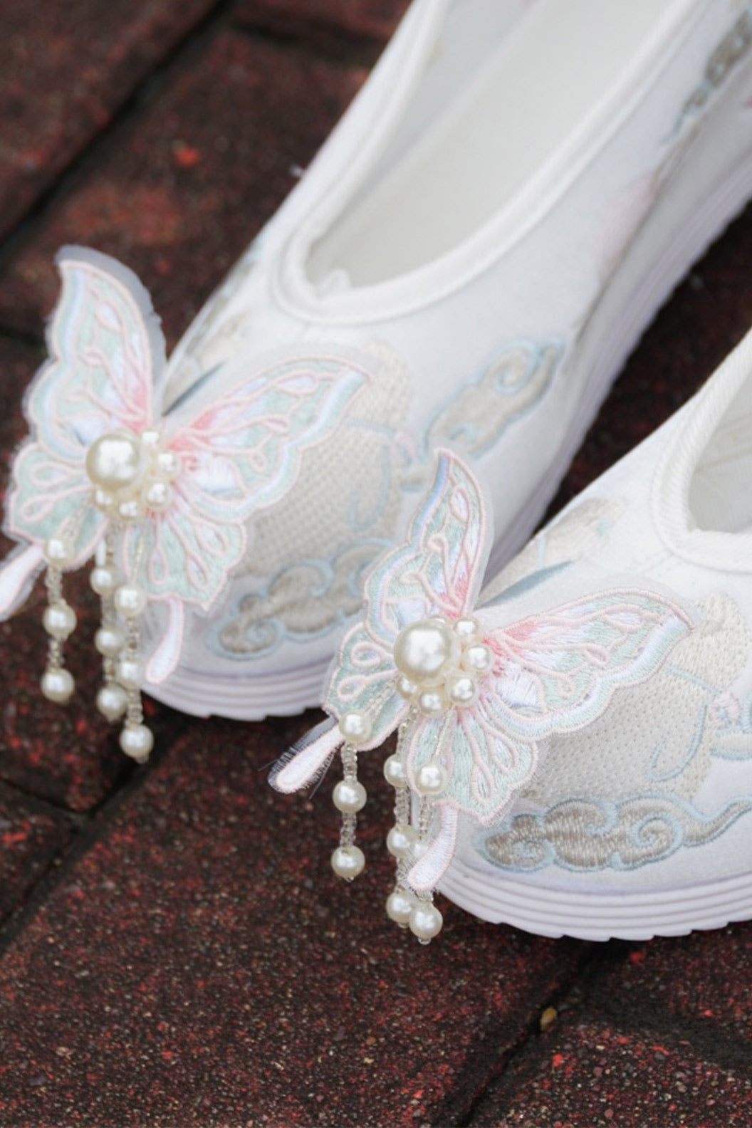 Embroidered Shoes Ming Dynasty Butterfly Upturned Toe Cloth Shoes