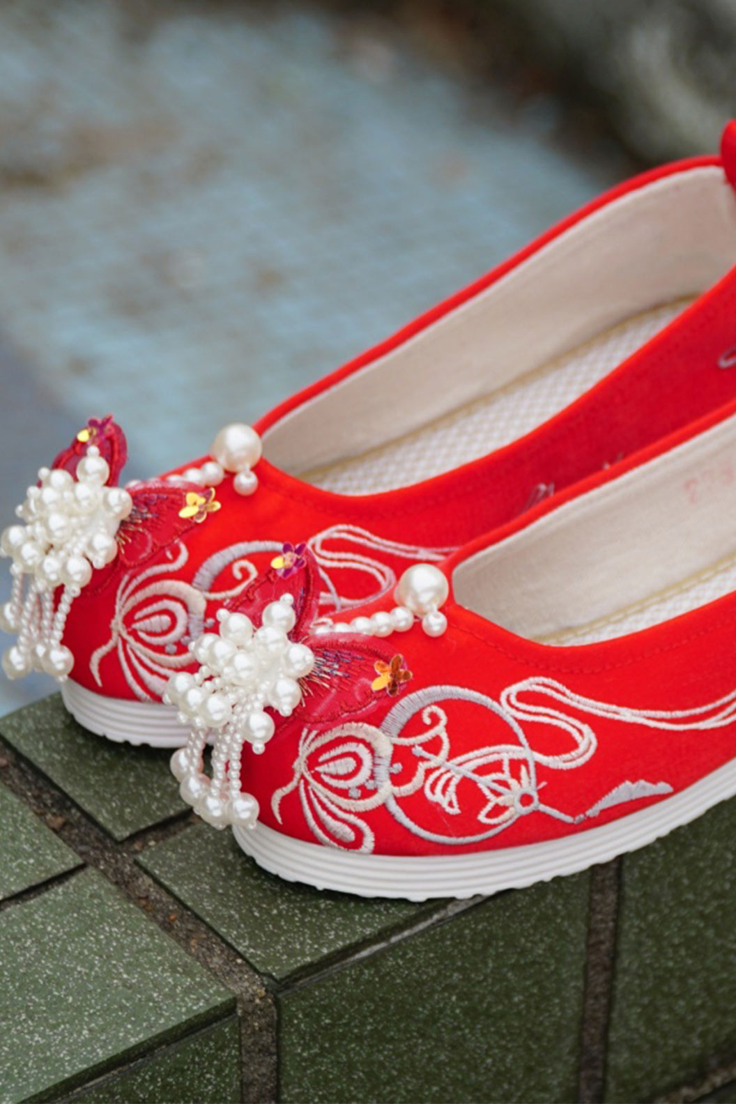 Embroidered Shoes Ming Dynasty Butterfly Upturned Toe Cloth Shoes