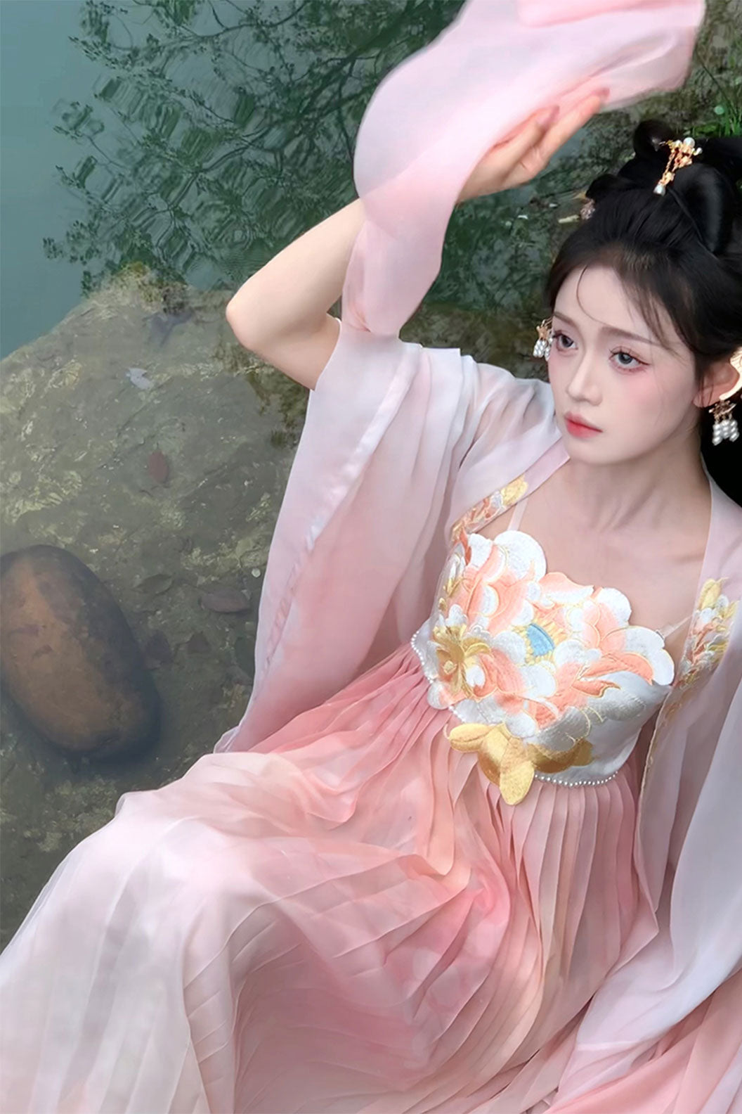 Ming Dynasty Blue Hanfu Dress with Lotus Flower Embroidery and Kouzi Skirt - sijichun 四季春