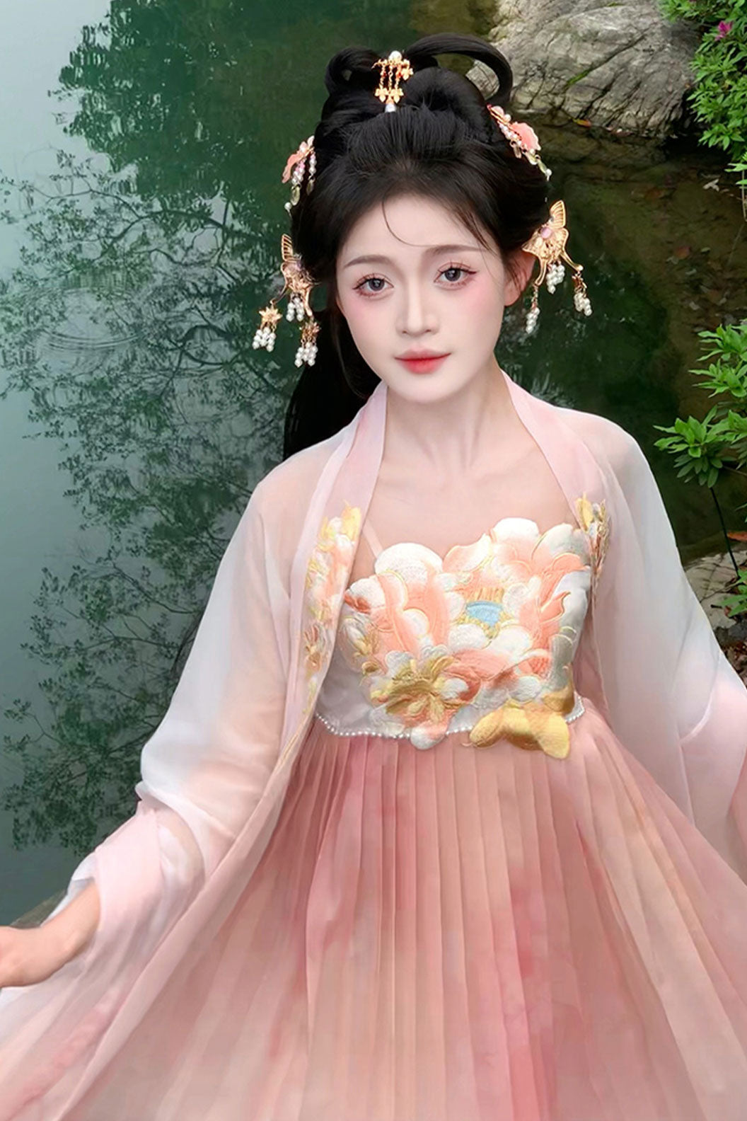 Ming Dynasty Blue Hanfu Dress with Lotus Flower Embroidery and Kouzi Skirt - sijichun 四季春
