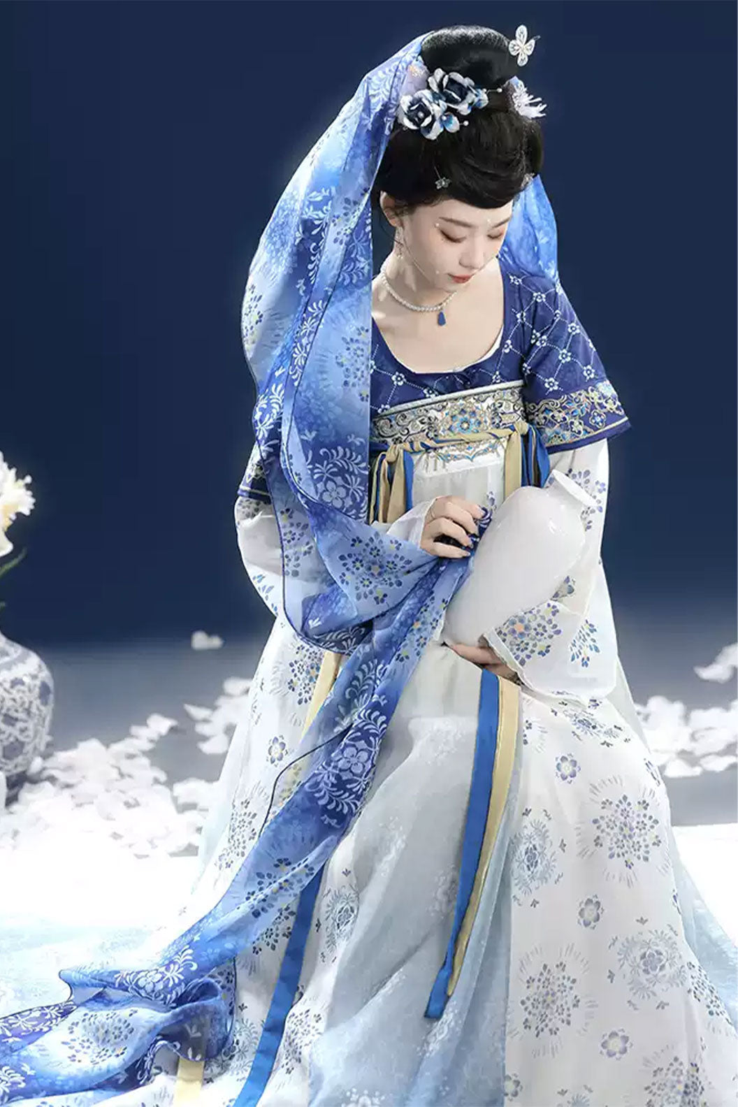 Ming Dynasty Blue Hanfu Dress with Qixiong  Ruqun Skirt and Pi Bo - qinghuaci 青花瓷