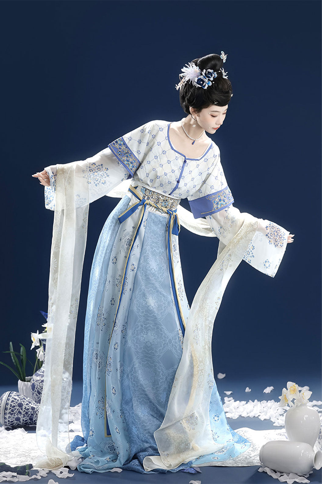 Ming Dynasty Blue Hanfu Dress with Qixiong  Ruqun Skirt and Pi Bo - qinghuaci 青花瓷