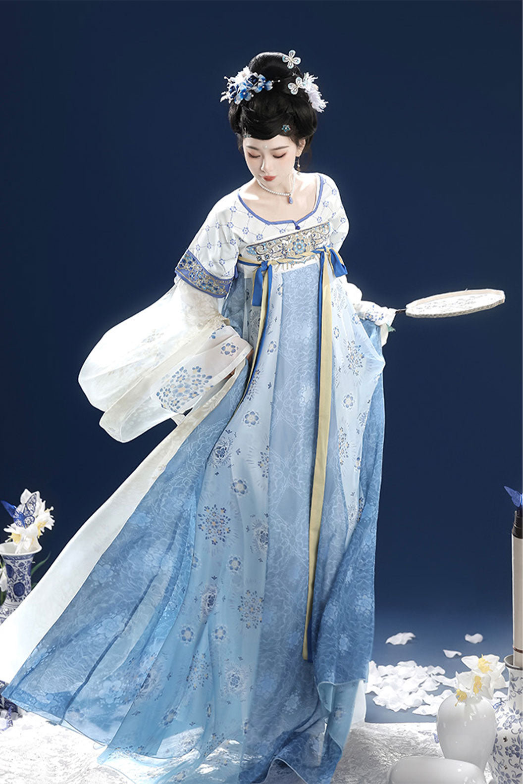 Ming Dynasty Blue Hanfu Dress with Qixiong  Ruqun Skirt and Pi Bo - qinghuaci 青花瓷