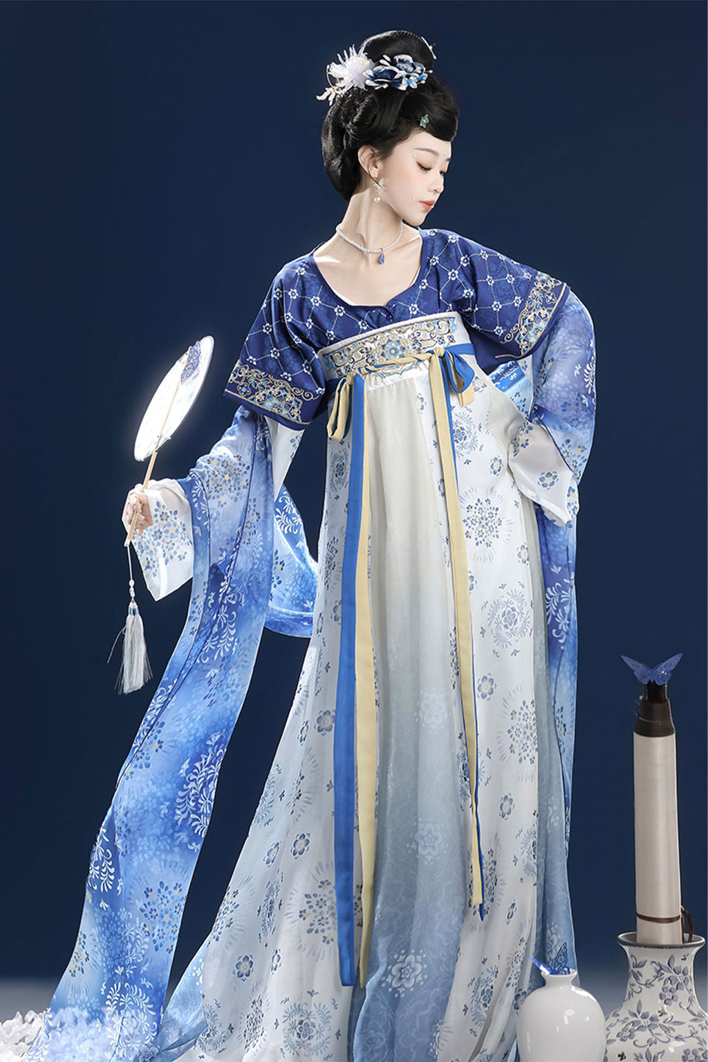 Ming Dynasty Blue Hanfu Dress with Qixiong  Ruqun Skirt and Pi Bo - qinghuaci 青花瓷